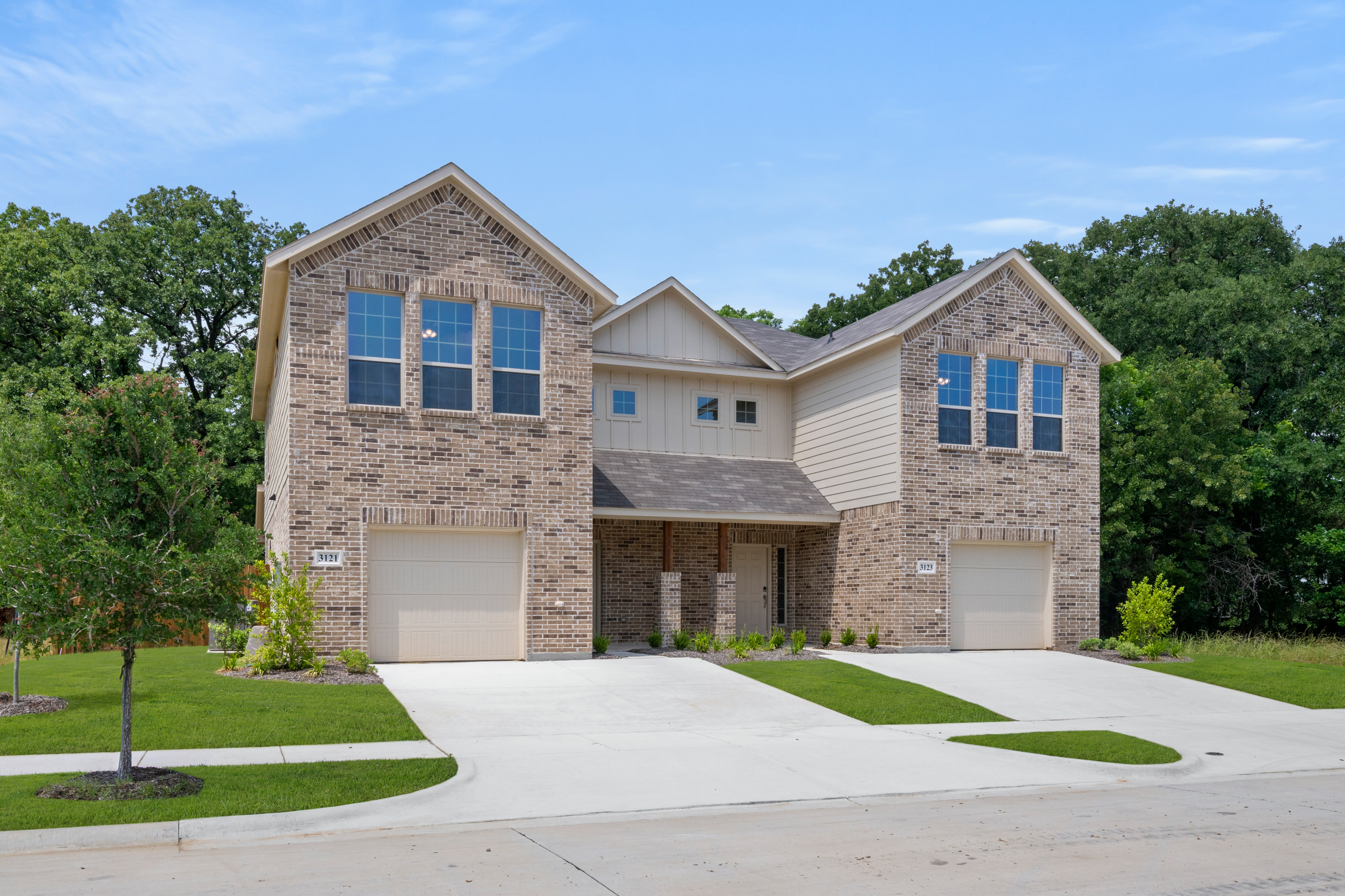 Duplex 4 at 3121-3123 Long Rope Lane, Denton, Texas: photo 2