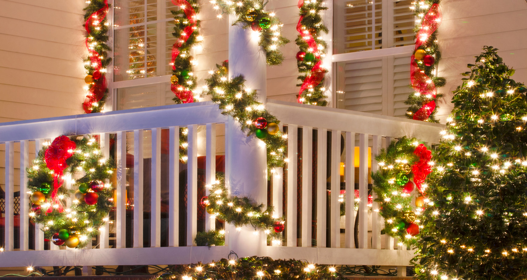 Let your new home by Kay Builders shine with a dazzling display of outdoor lights to accentuate all of its best features.