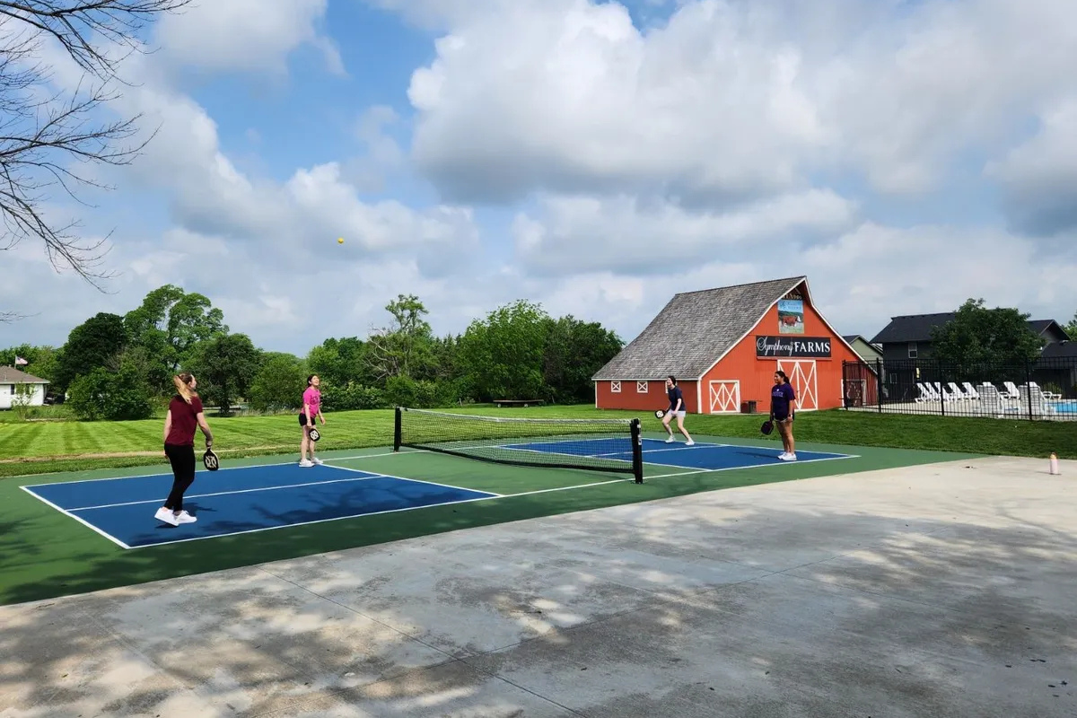 Symphony Farms basketball and pickleball court
