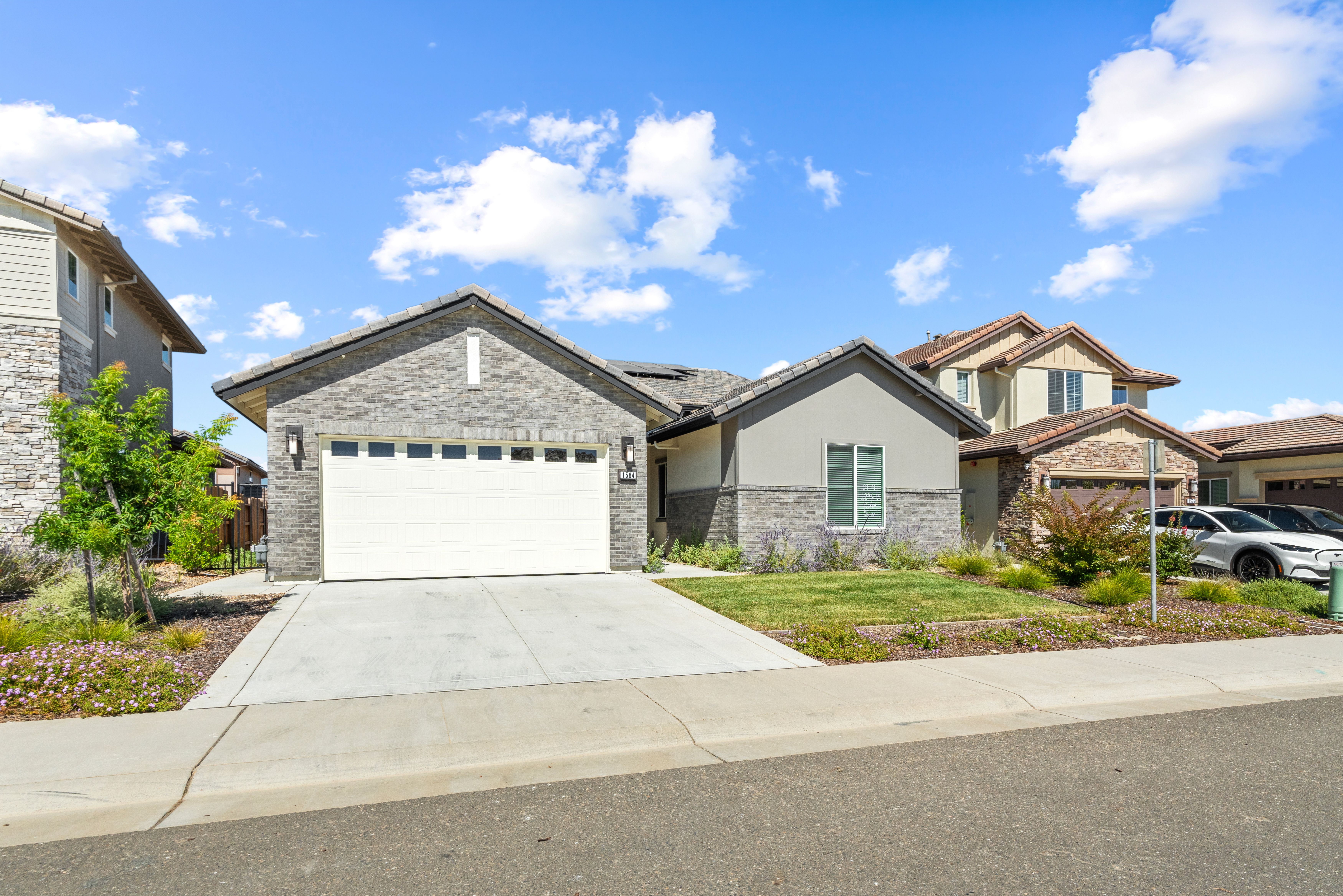 1584 Seneca Circle