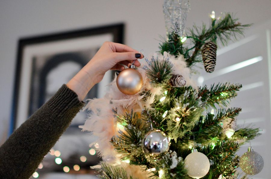 Simple Holiday Decorations to Complement Your Home