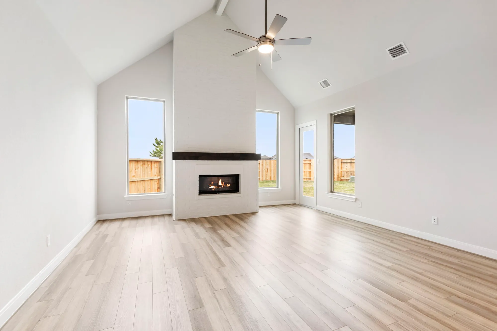 How to Incorporate a Fireplace in Your Hamilton Thomas Home Hamilton