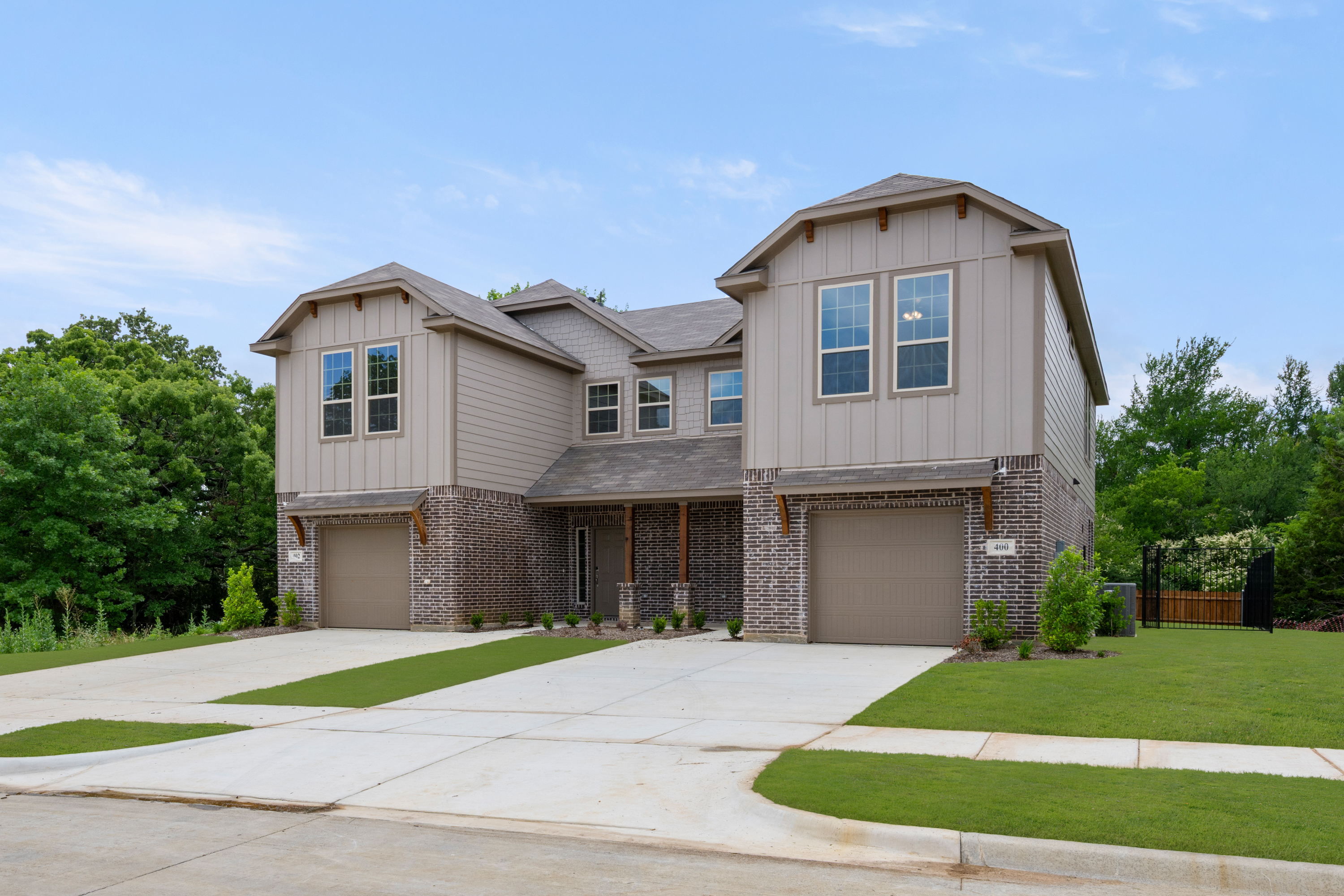 Duplex 3 at 400-402 Trailhead Lane, Denton, Texas: photo 2
