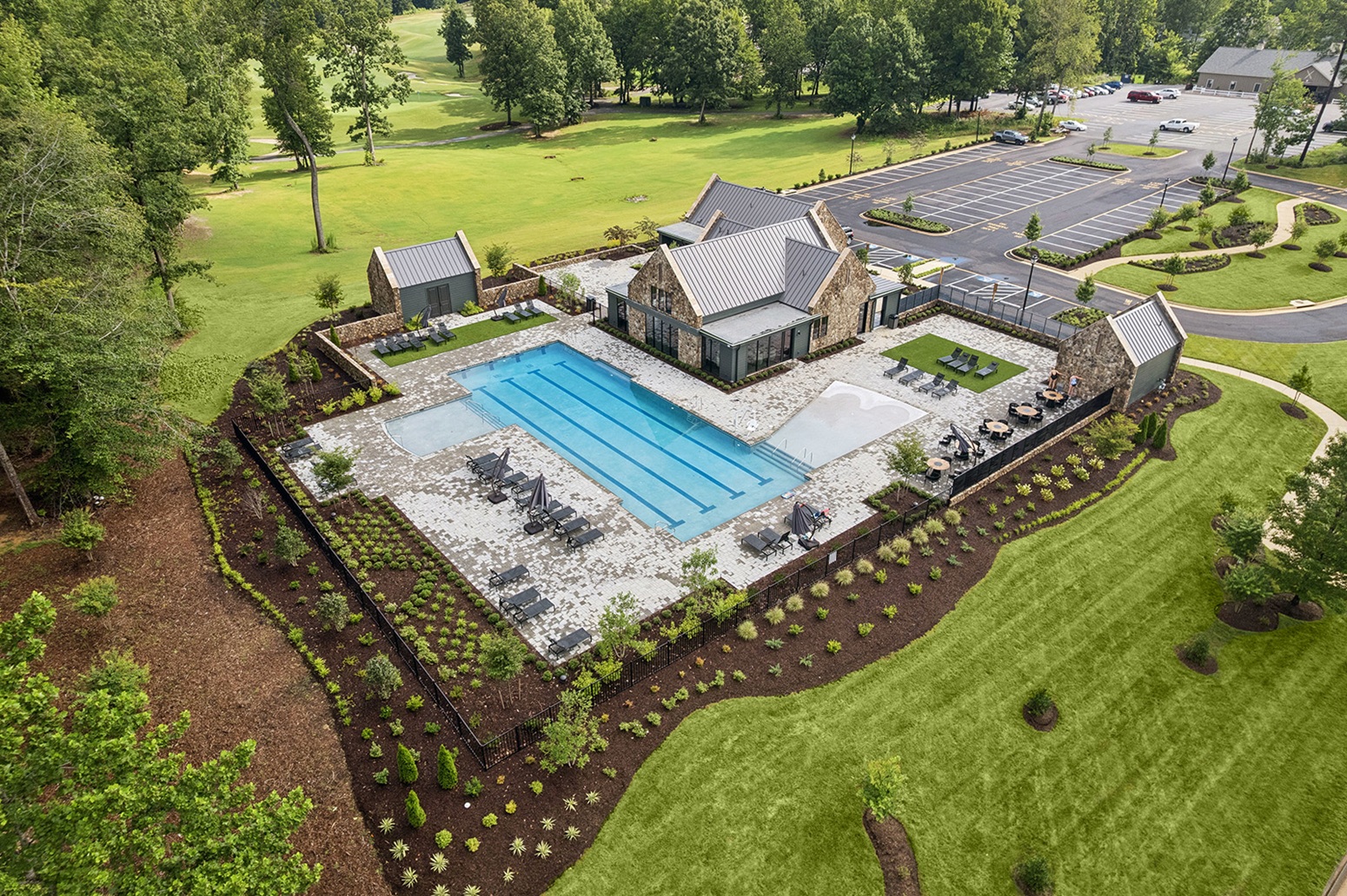 Aerial view of the pool and clubhouse in Viniterra.