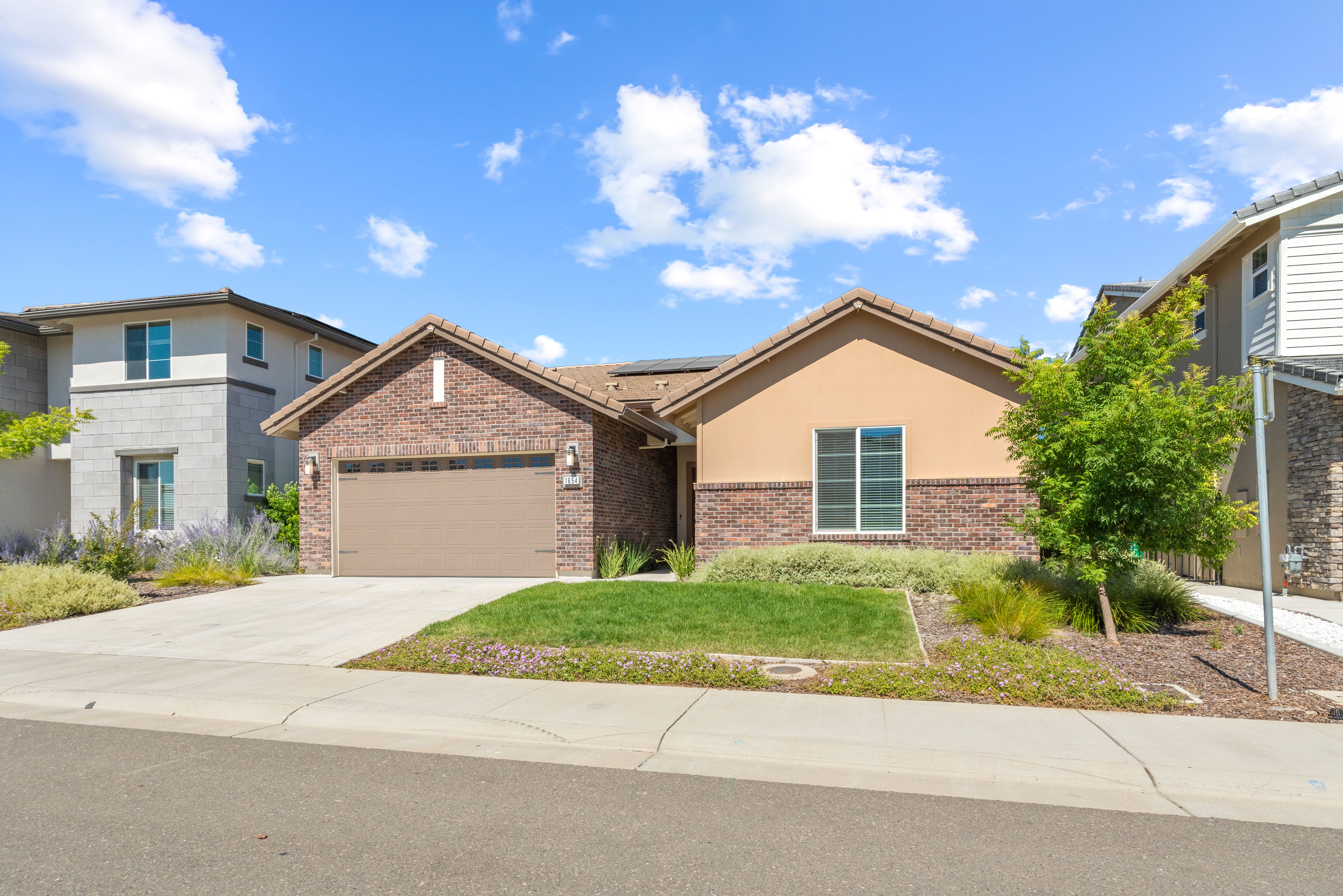 1654 Seneca Circle