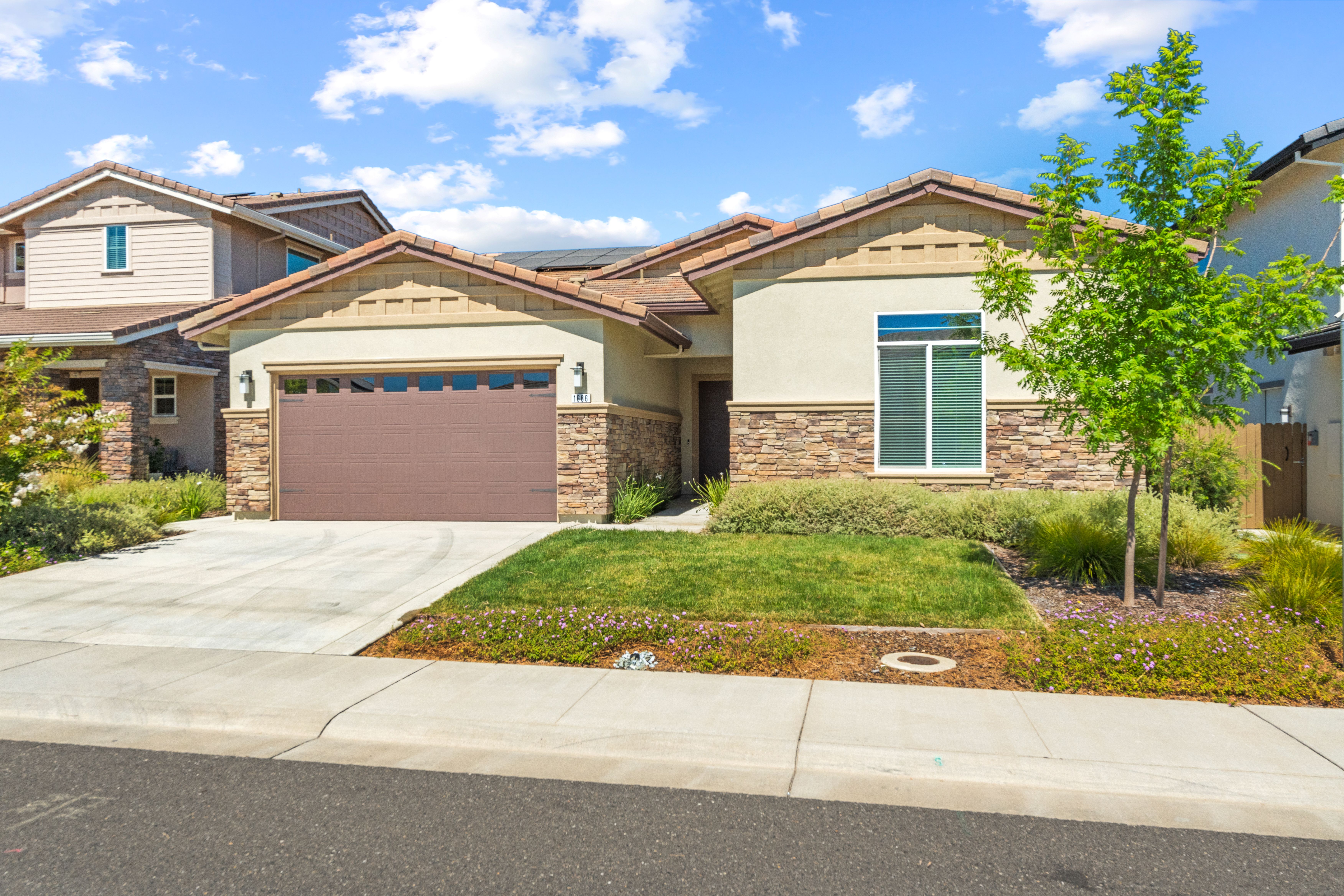 1686 Seneca Circle