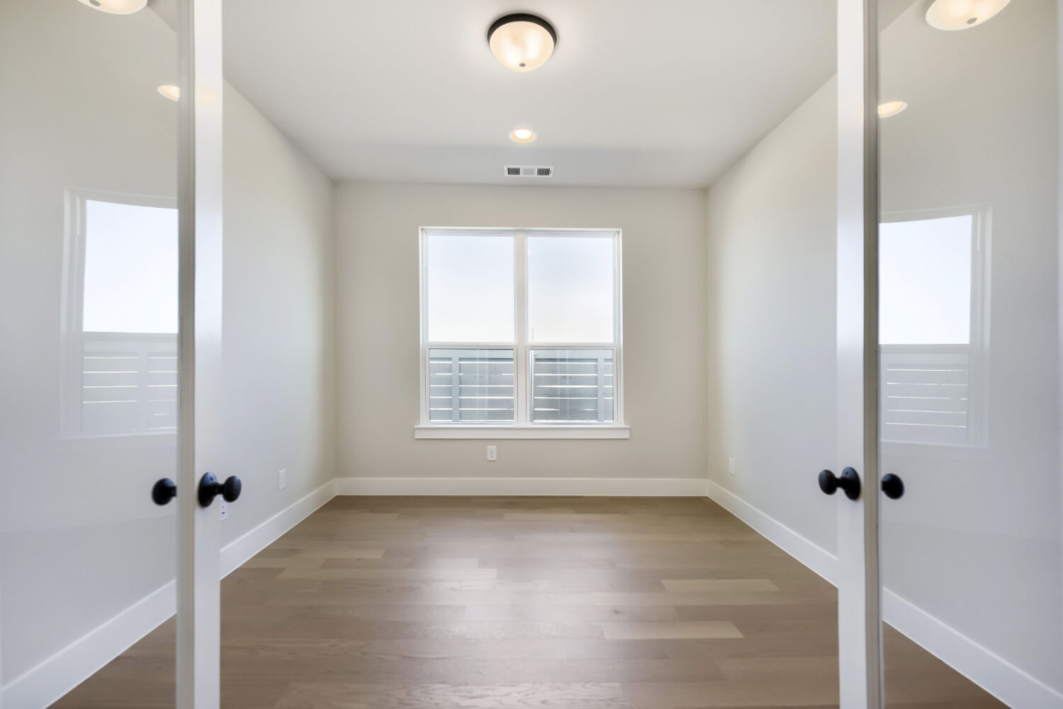 Plan 1563 at 9809 Morning Cloak Drive, Denton, Texas: photo 3