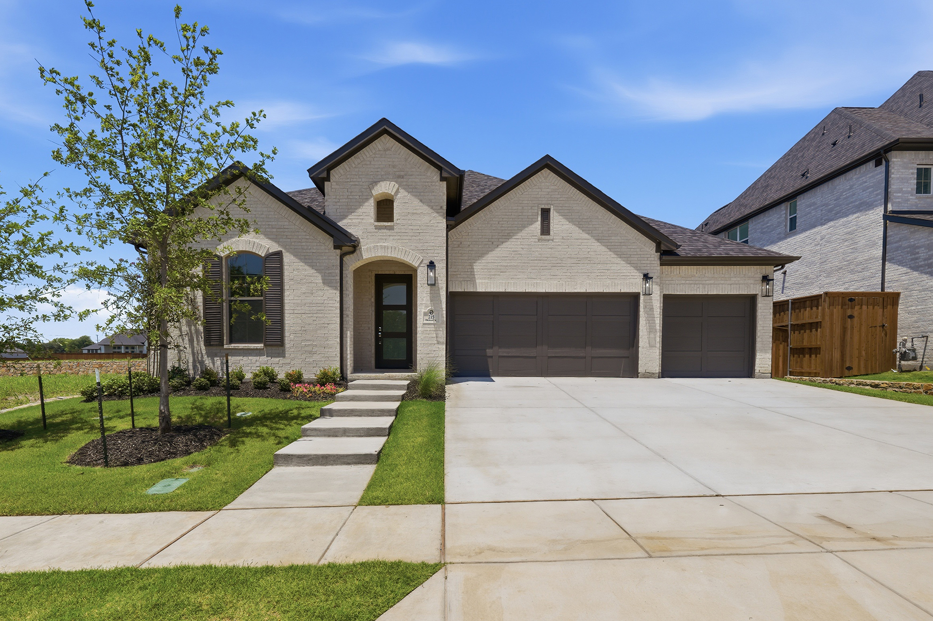 Pittsburg at 215 Driscoll Street, Allen, Texas: photo 1