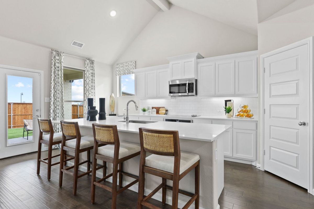 907 Sleepy Landing Drive
