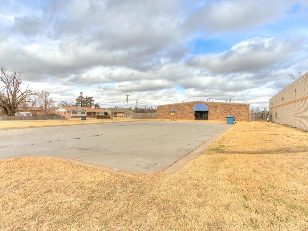 $11/sqft annual lease for Retail Build to Suit in Bethany OK 2