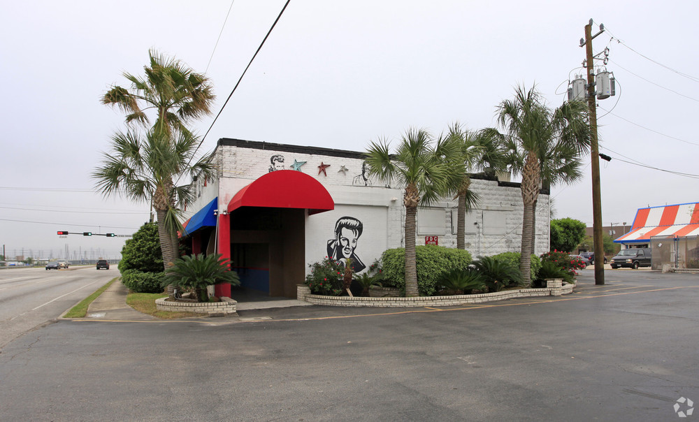 ICONIC WEBSTER NIGHTCLUB/RESTAURANT AND REAL ESTATE FOR SALE!