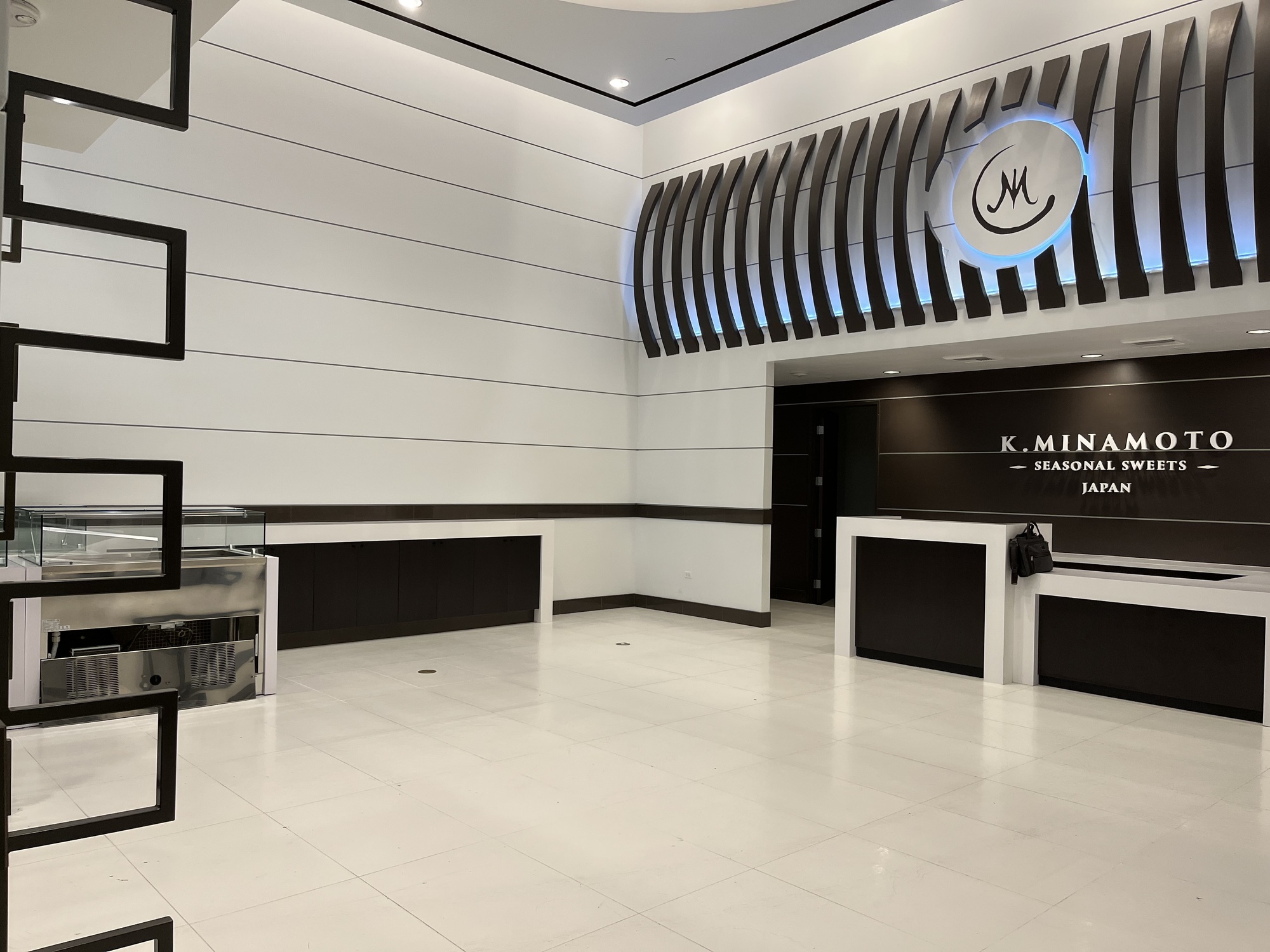 Turnkey retail space opportunity in Del Amo Fasion center 3