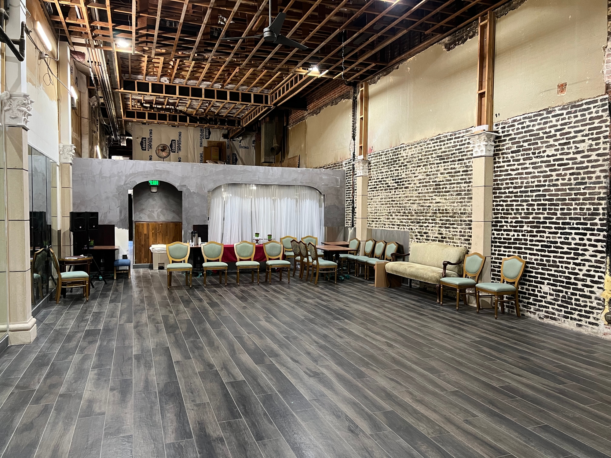 Fully Fixturized Restaurant Space for Lease in the Heart of Glendale