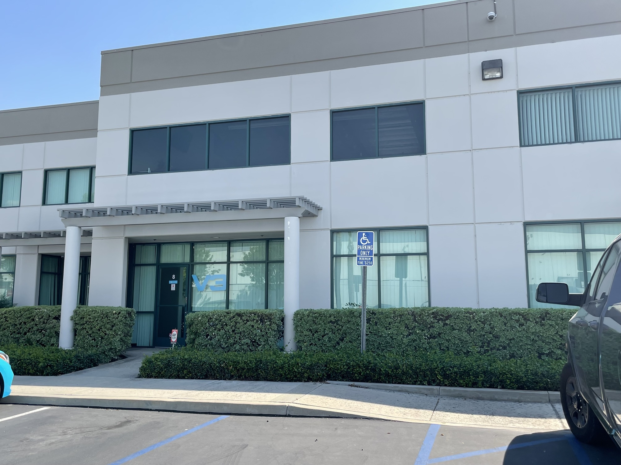 4,190 sf Industrial Warehouse in High Image Park with mezzanine