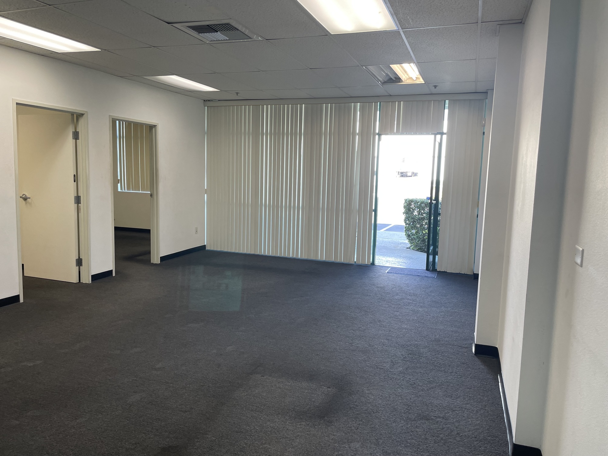 4,190 sf Industrial Warehouse in High Image Park with mezzanine 5