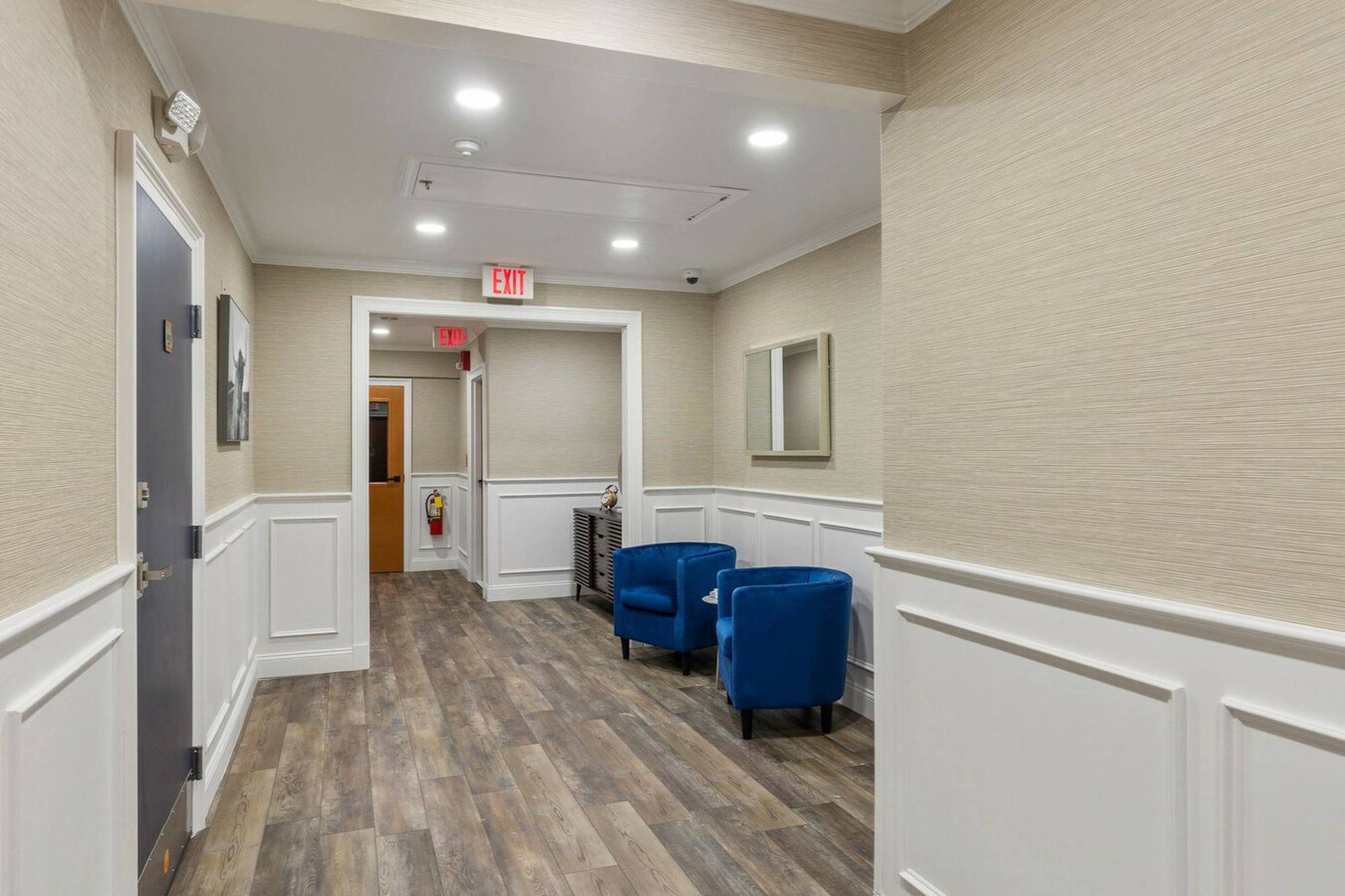 Professional Private Office Space / Co-op working spaces available  3