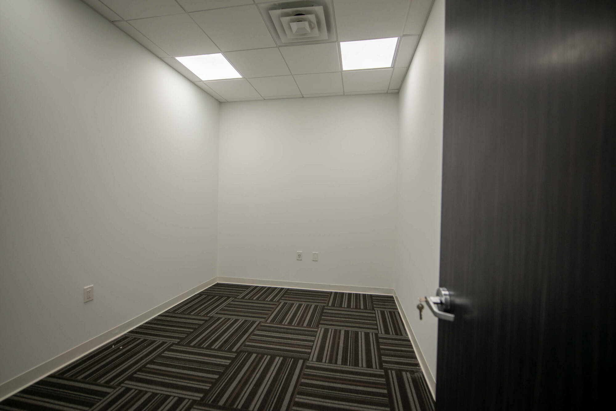 3,100 Office Flex Space Ready to Move in. 5