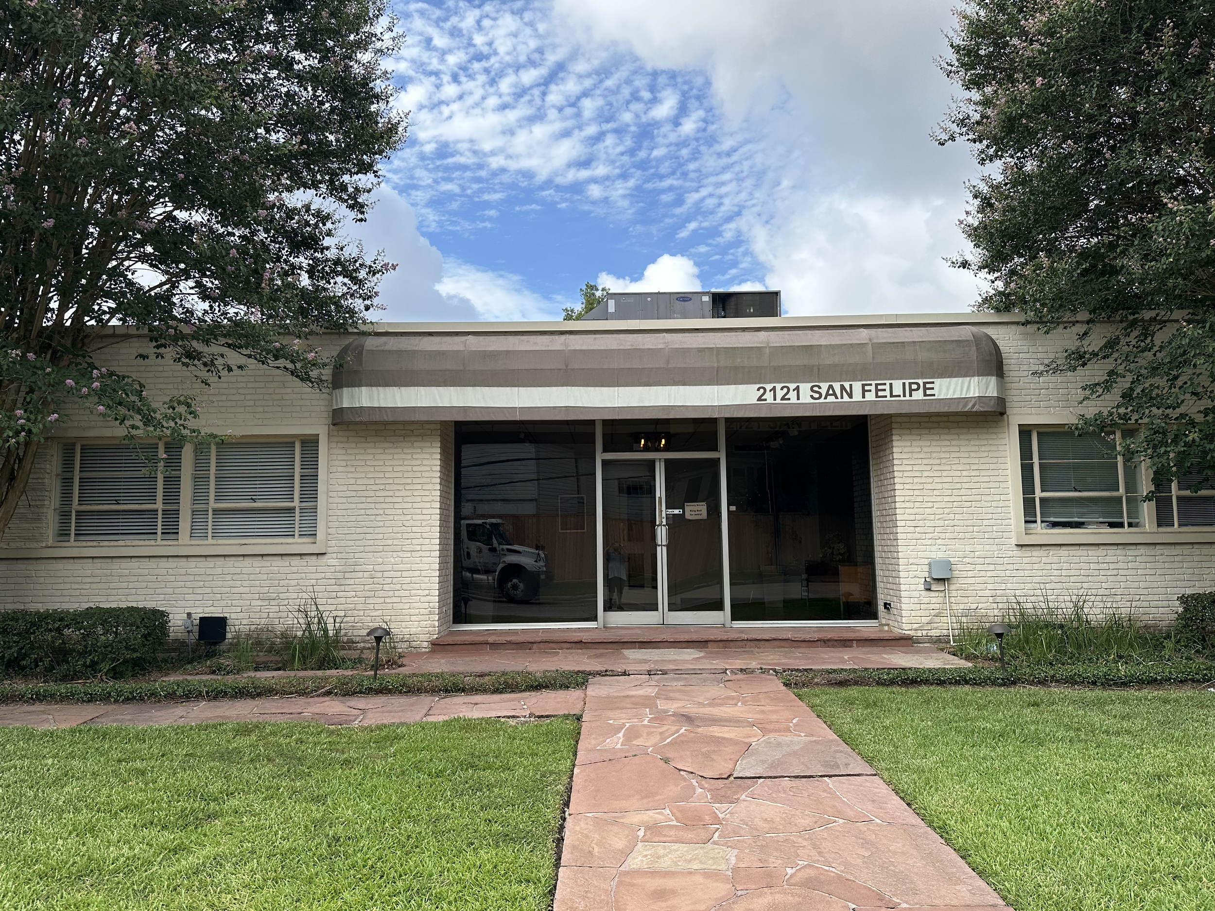 River Oaks Office Building for Lease - 2121 San Felipe St, Houston, TX 77019-5668