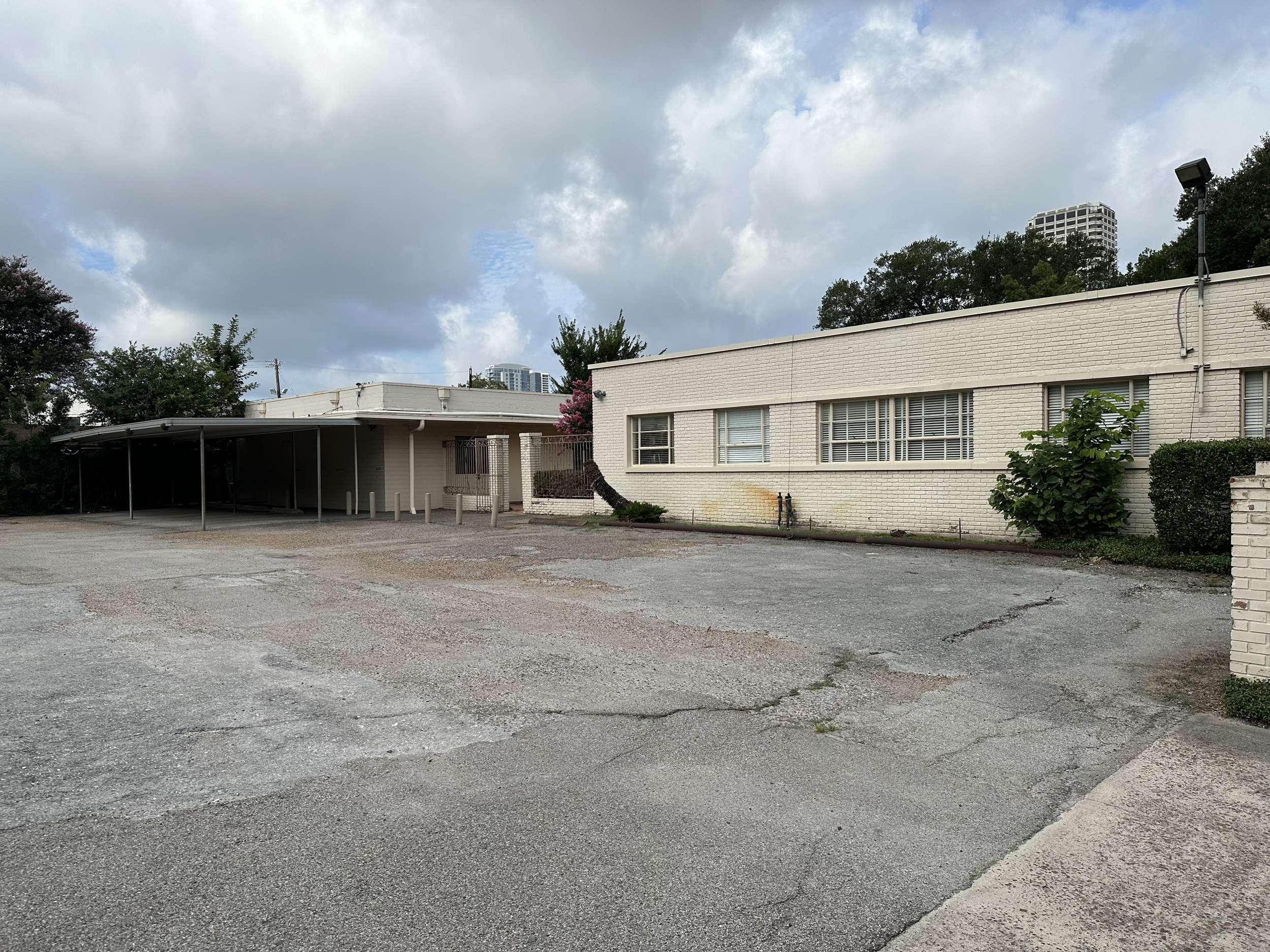 River Oaks Office Building for Lease - 2121 San Felipe St, Houston, TX 77019-5668 4