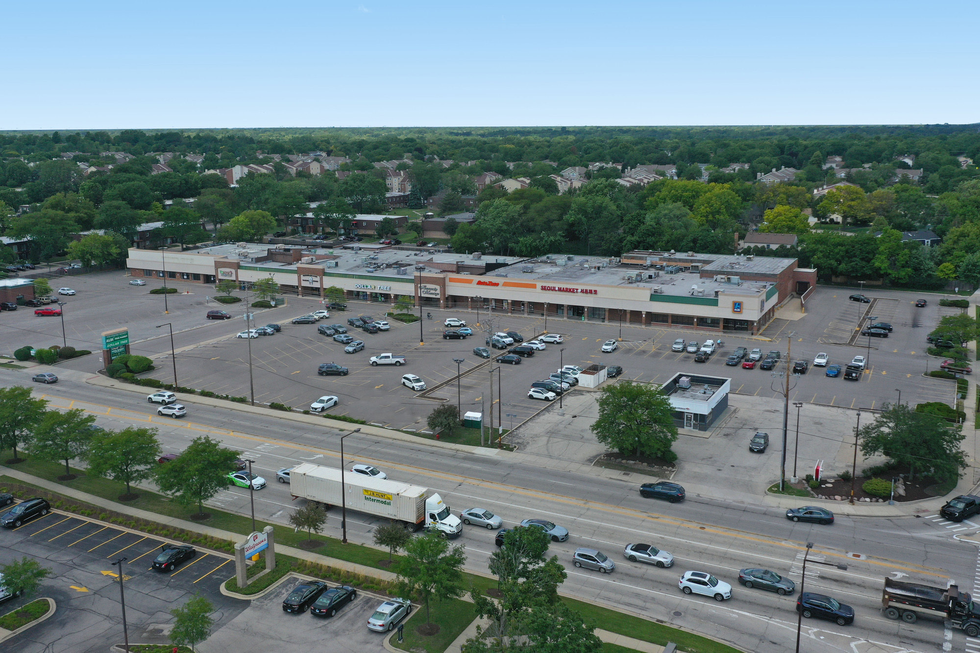 Grocery Anchored Retail Center in Buffalo Grove (Chicago MSA) ValueAdd Opportunity