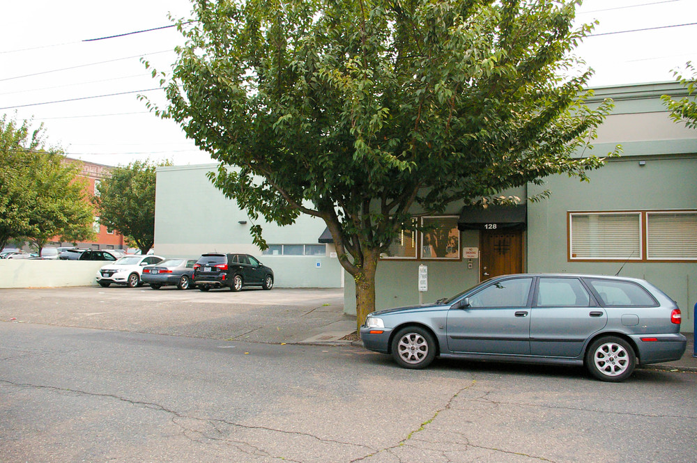 Freestanding flex building in closeIn NE