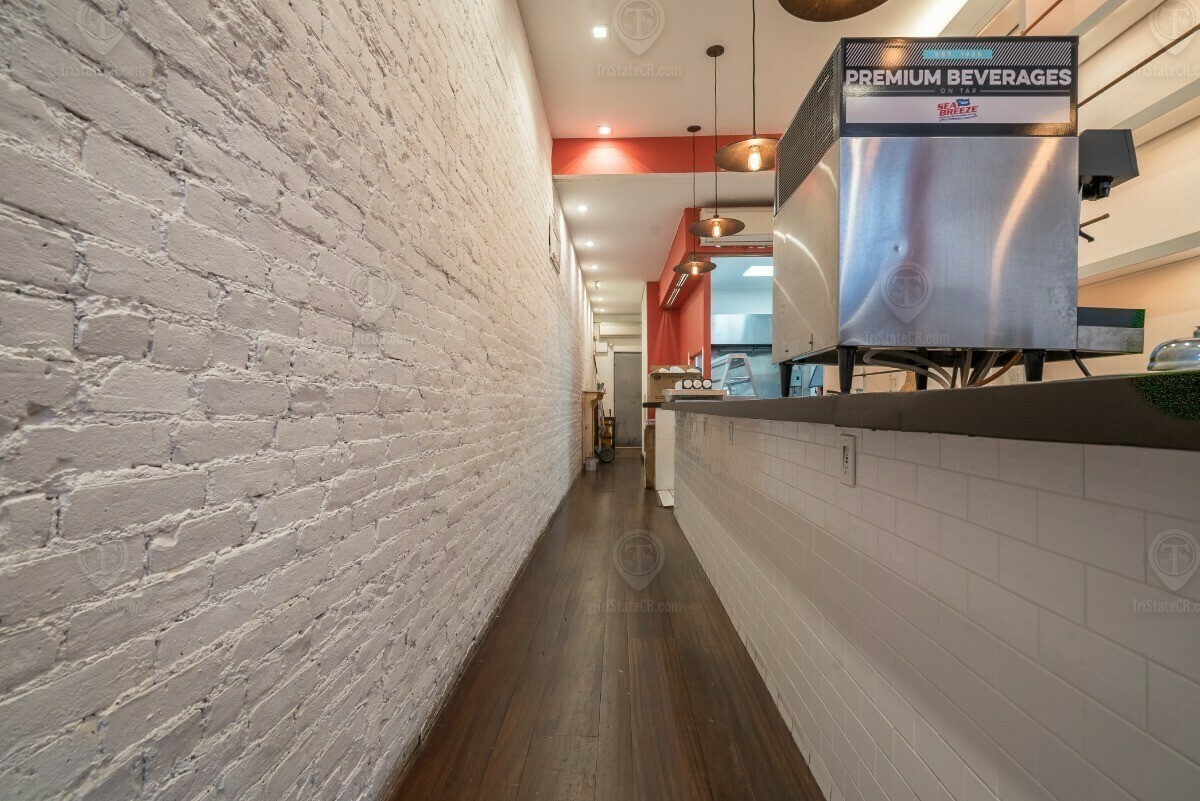 700 SF 507 Myrtle Ave BuiltOut Restaurant with Backyard for Lease