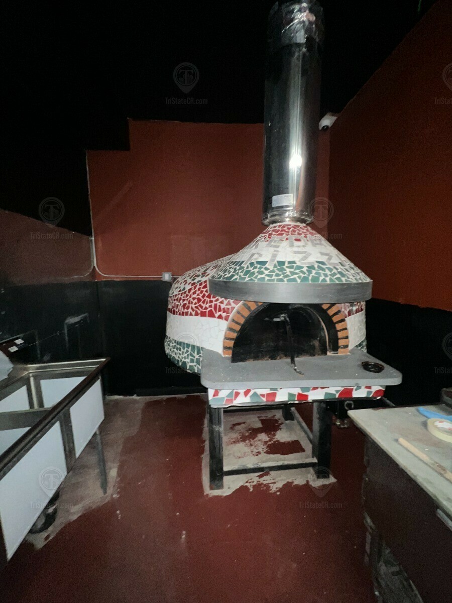 1,500 SF 566 7th Ave TurnKey Restaurant/Bar for Lease • Tri State