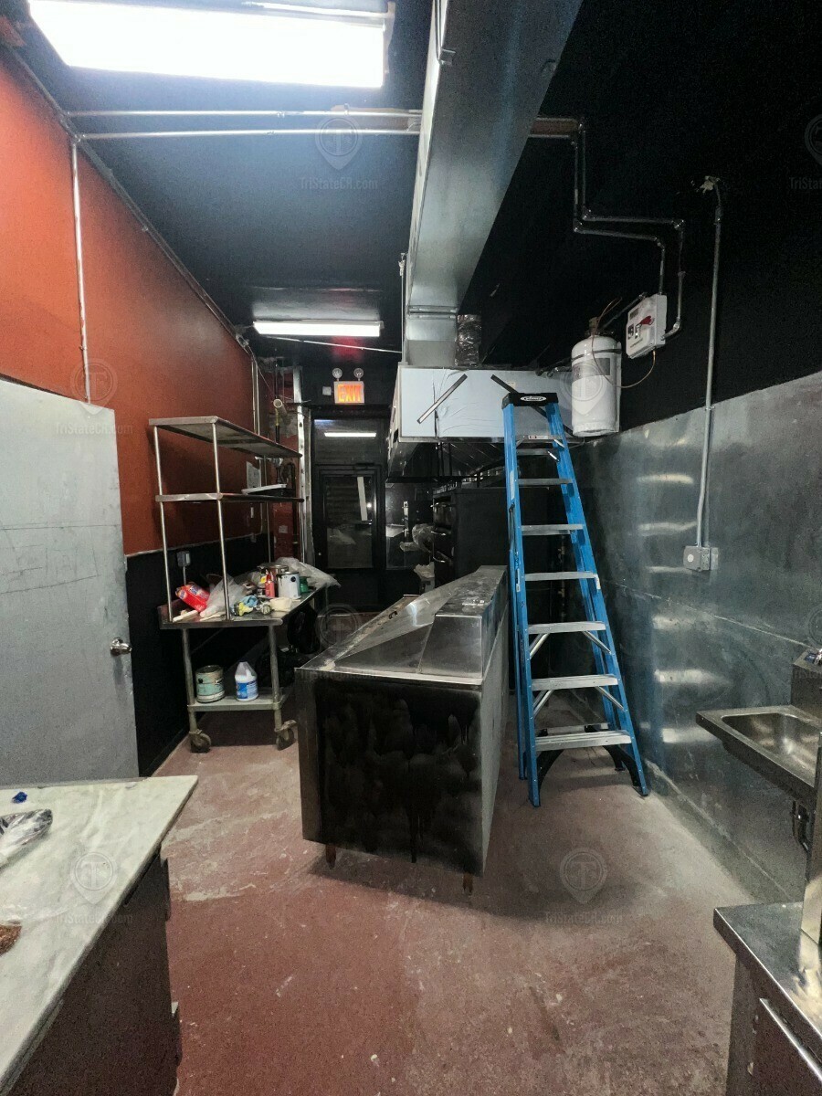 1,500 SF 566 7th Ave TurnKey Restaurant/Bar for Lease • Tri State