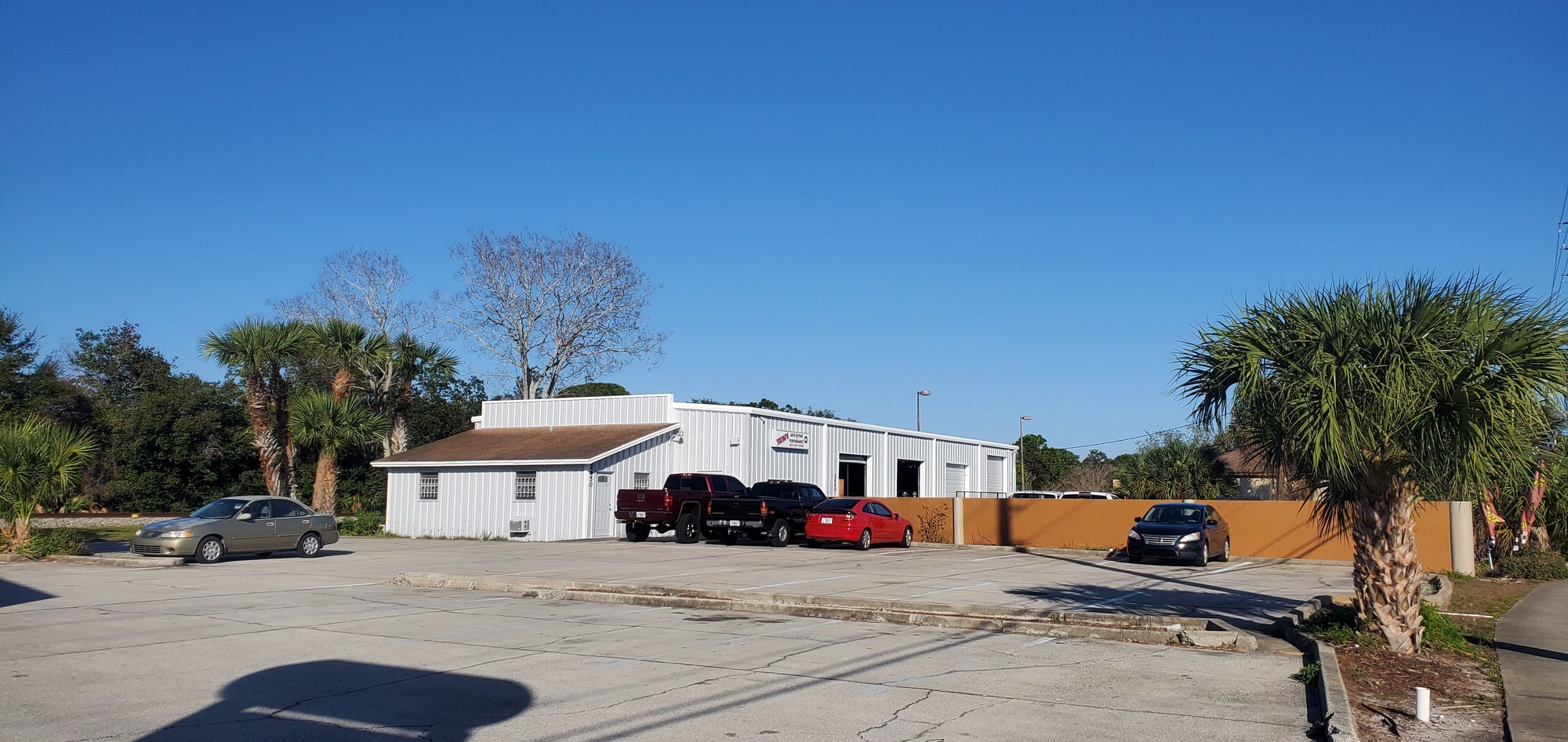 FOR SALE - INVESTMENT PROPERTY IN PRIME RETAIL LOCATION 3