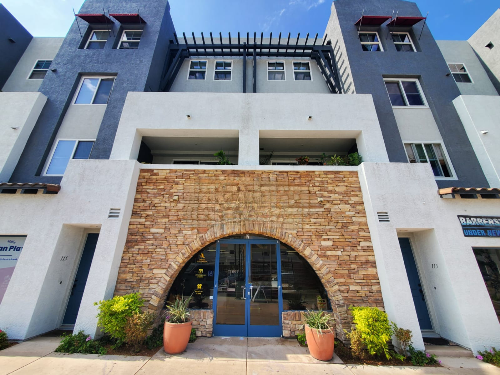 1,573 SF Retail space for Sublease. 