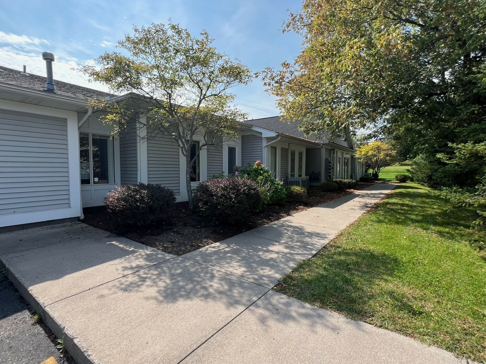 **Prime Office Suites Available at 401 Penbrooke Dr, Bldg. 2 in Pennfair Office Park** 5