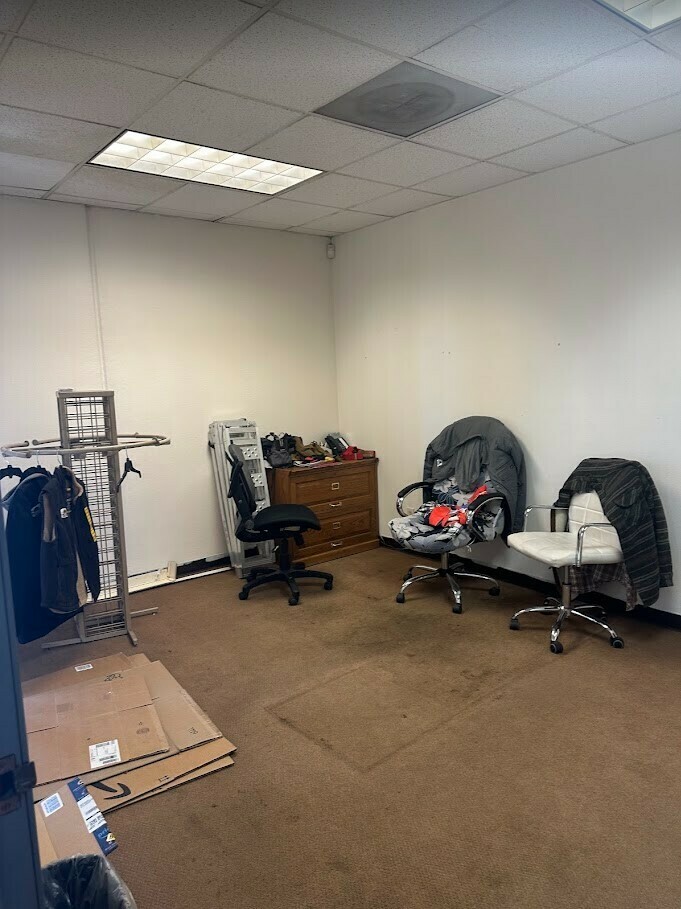 Manufacturing/Warehouse Space with secured yard 5