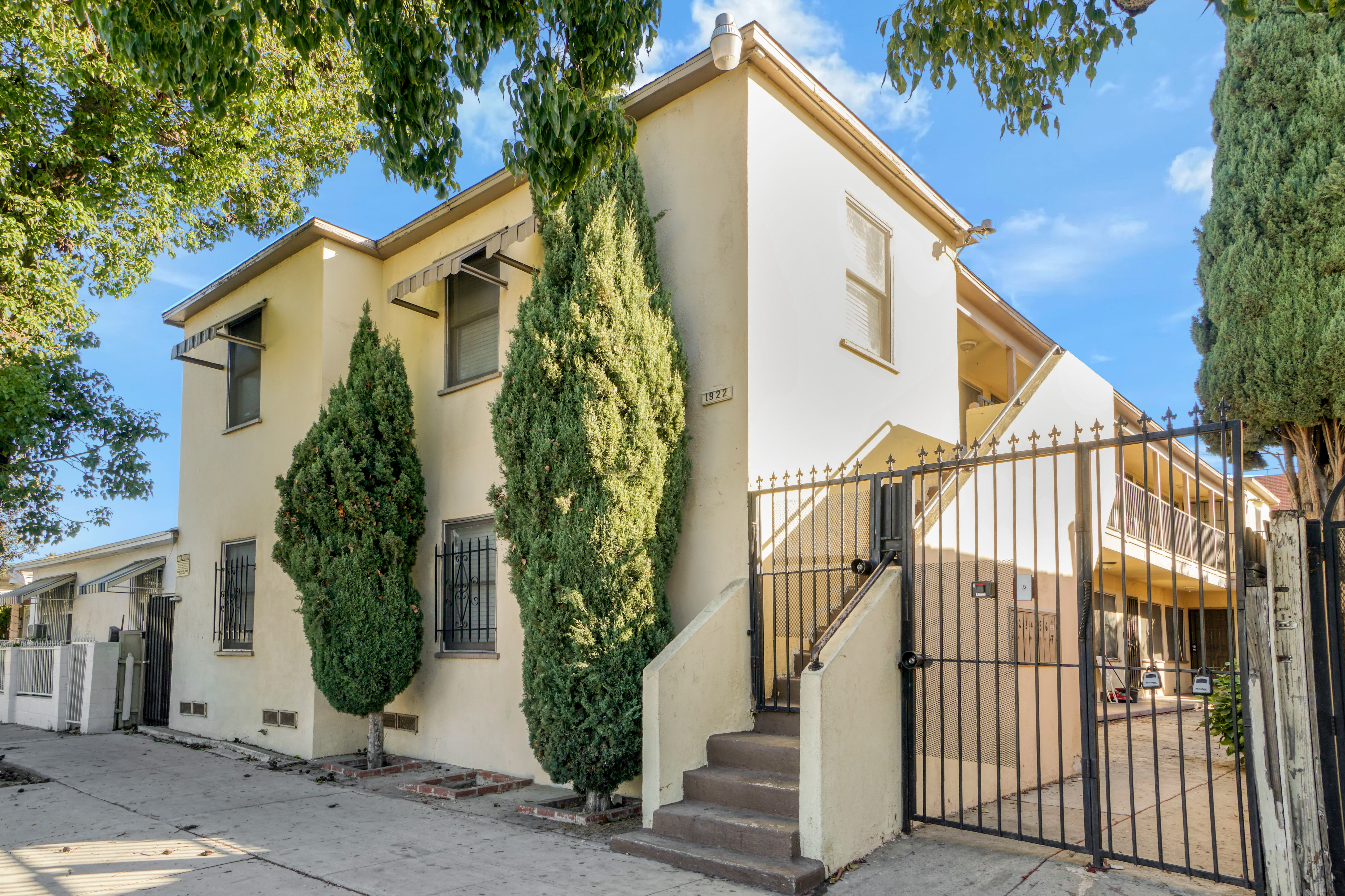 8-unit multifamily property at 1922 Locust Ave, Long Beach, CA