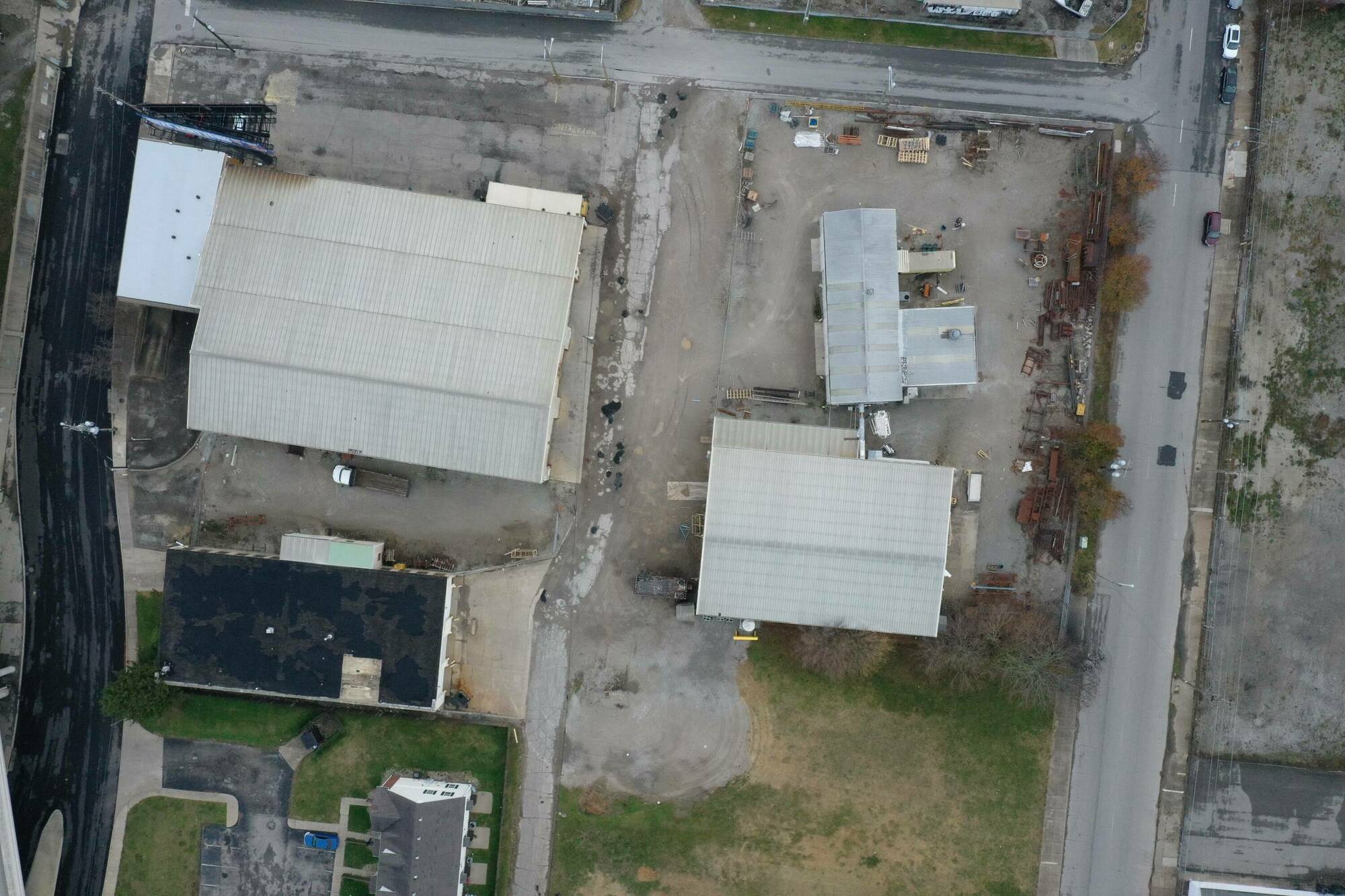 For Lease: Industrial Facility on 2.75 Acres 3
