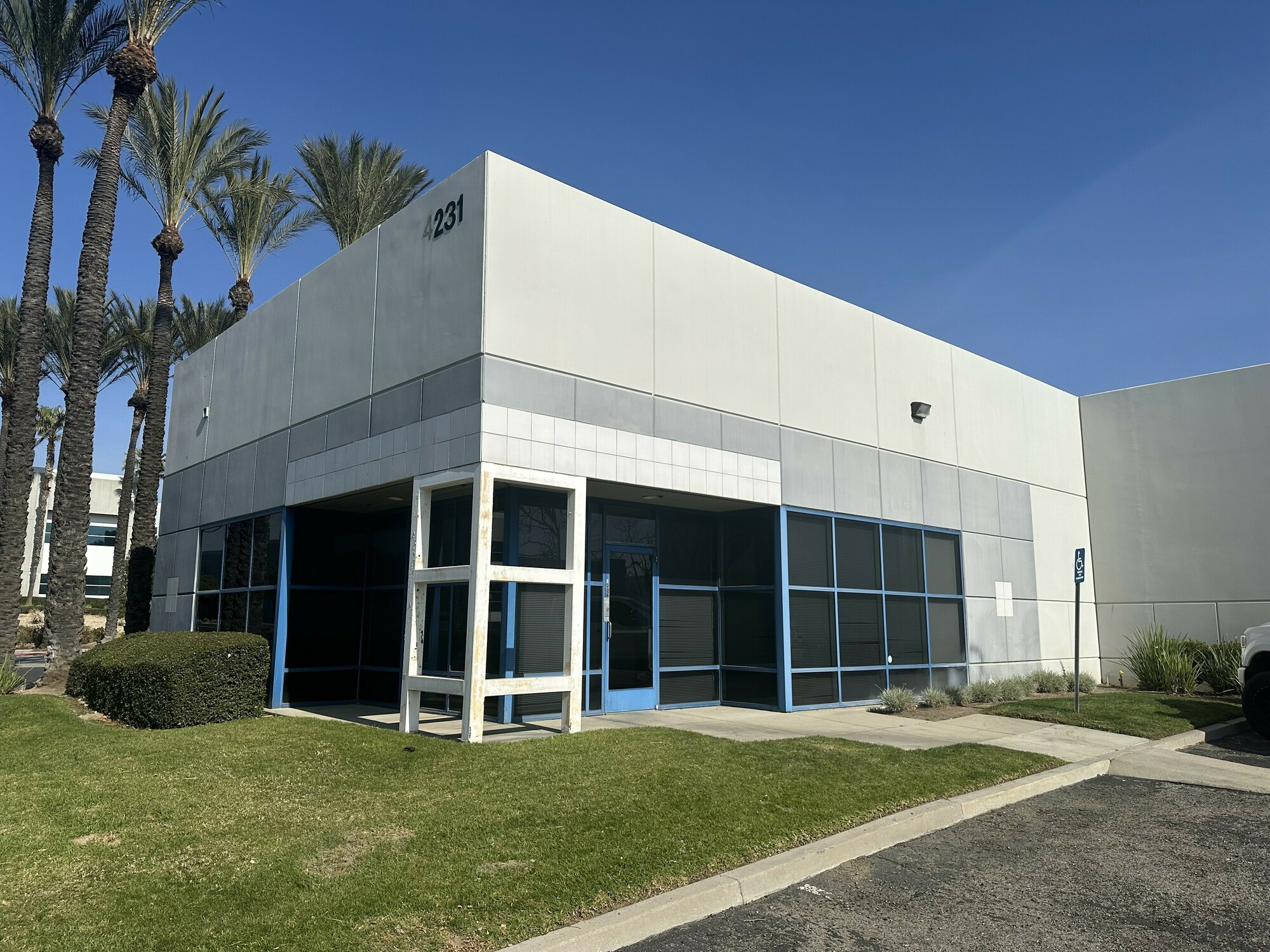 Industrial Warehouse great for Manufacturing or Distribution