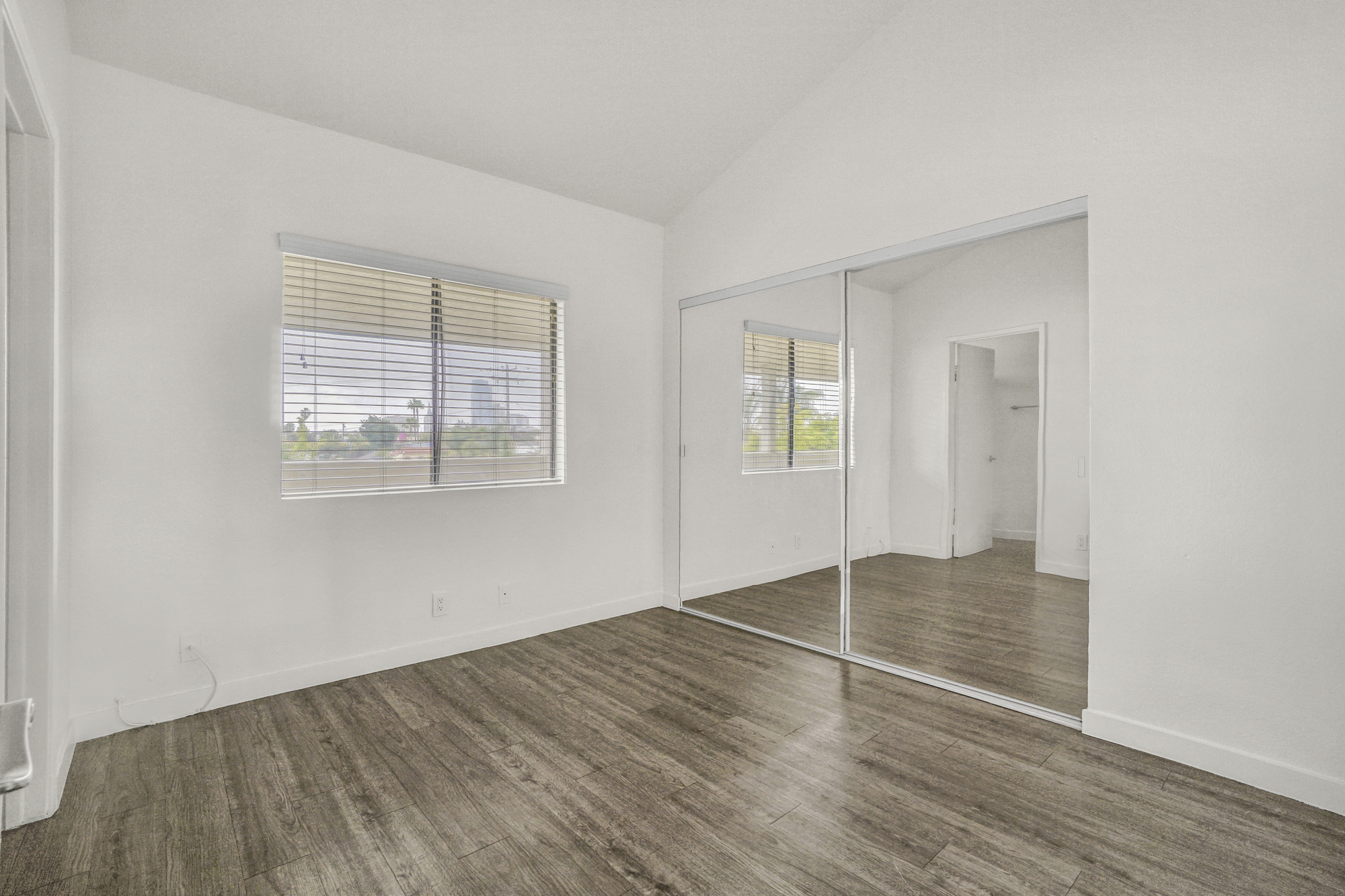 751 Cerritos Ave thumbnail 12