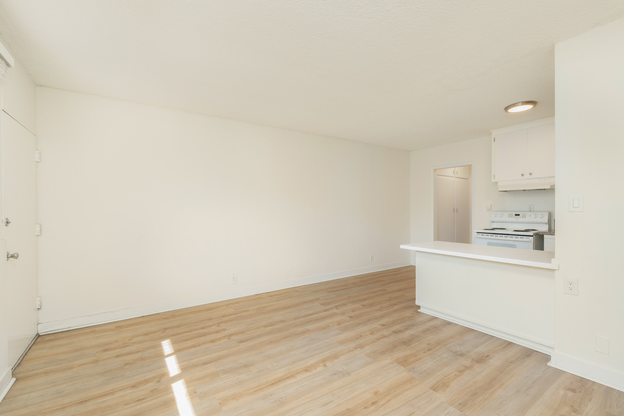 1626 Pine Ave thumbnail 9