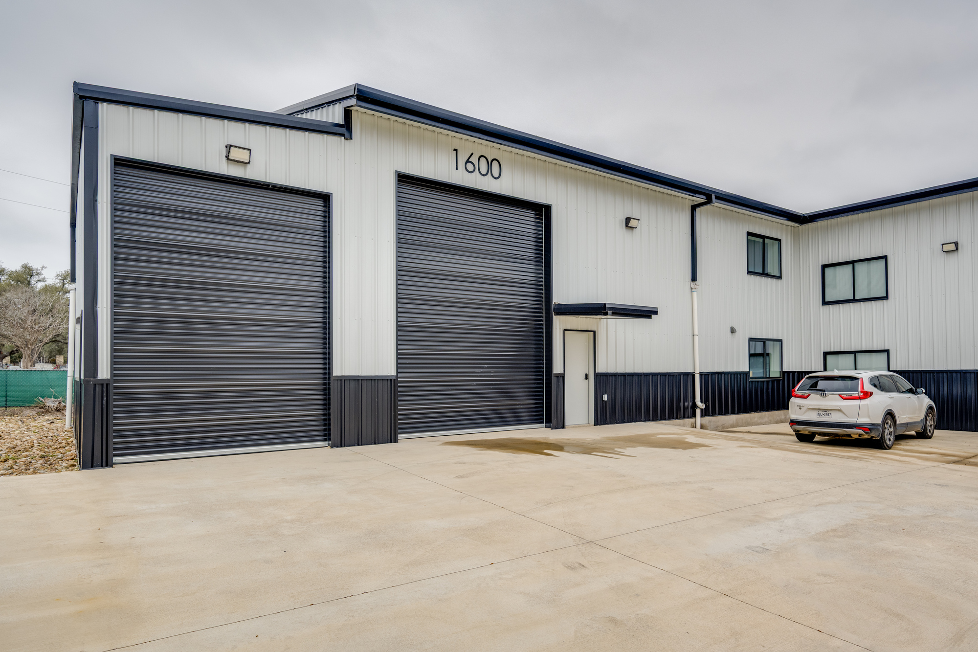 Versatile Office/Warehouse Space for Lease