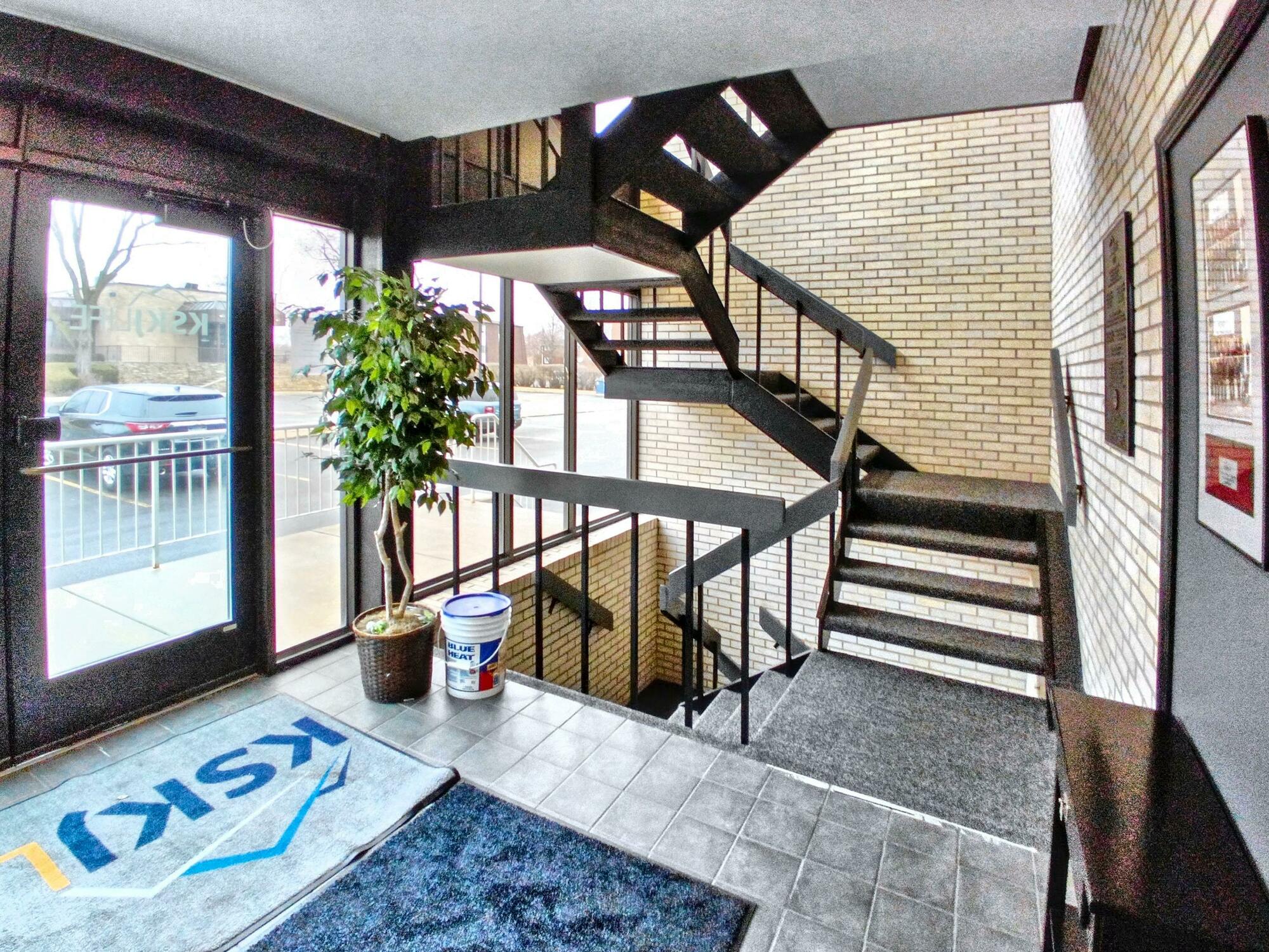 Office in Joliet 4