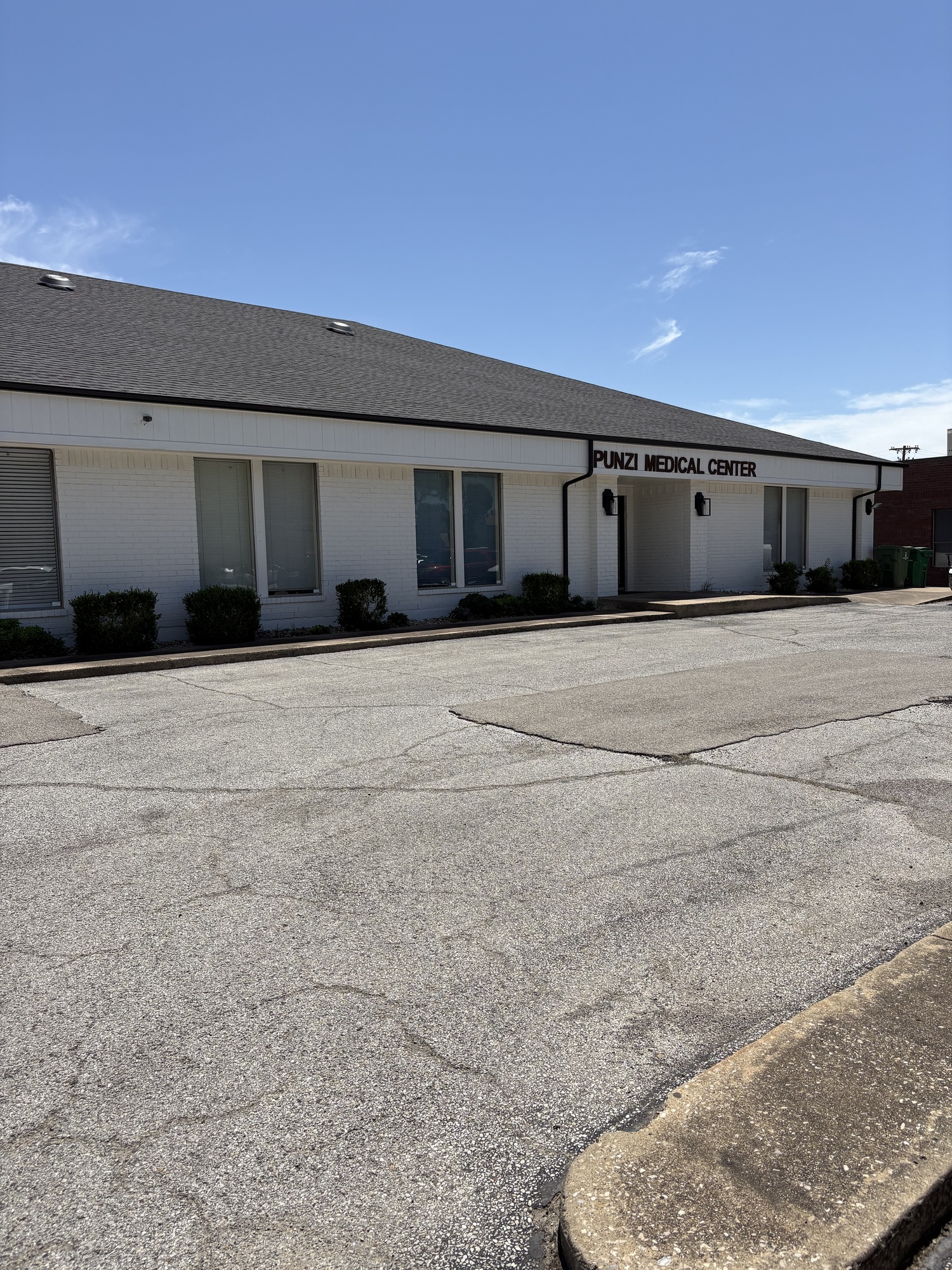 1932 Walnut Plaza 4