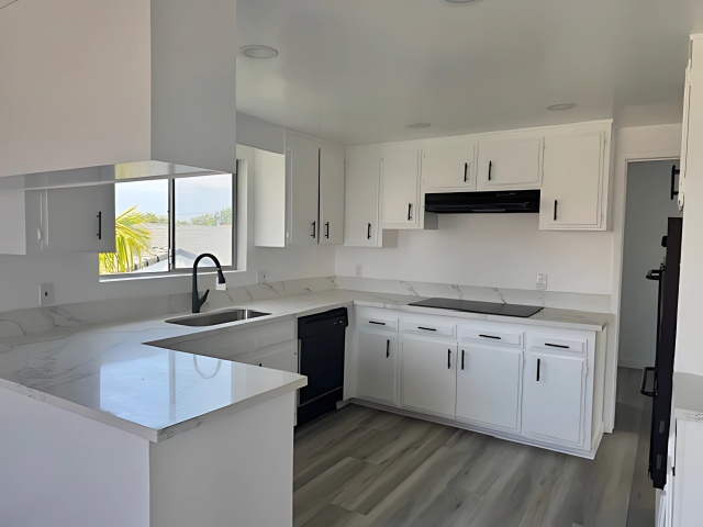 935 W 10th St thumbnail 2