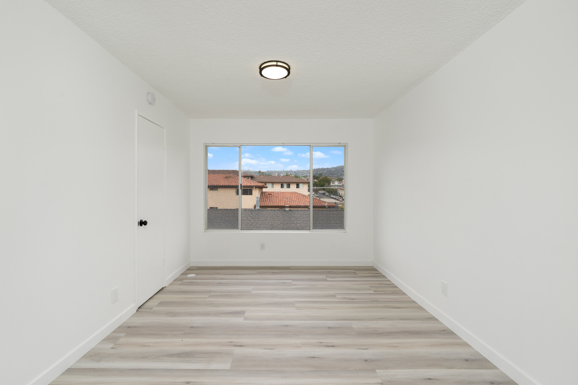 935 W 10th St thumbnail 12