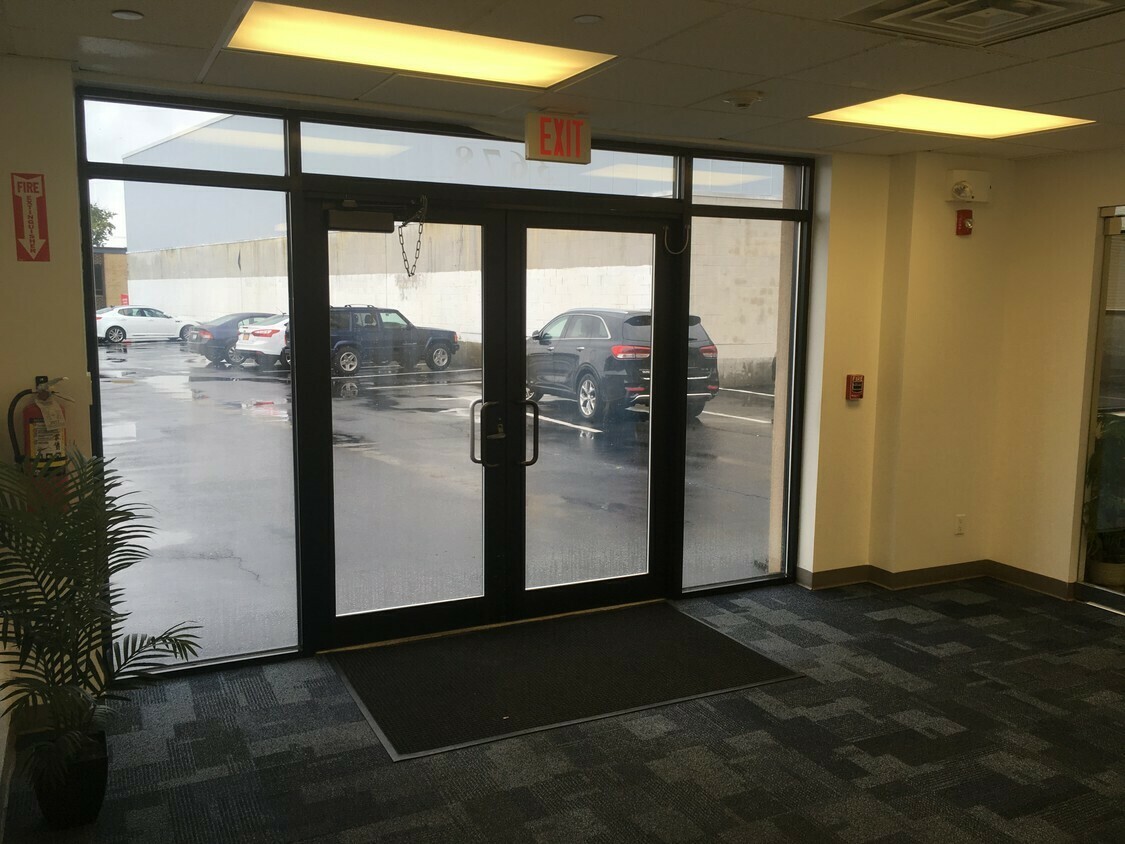 Modern Executive Suites - Oceanside NY 4
