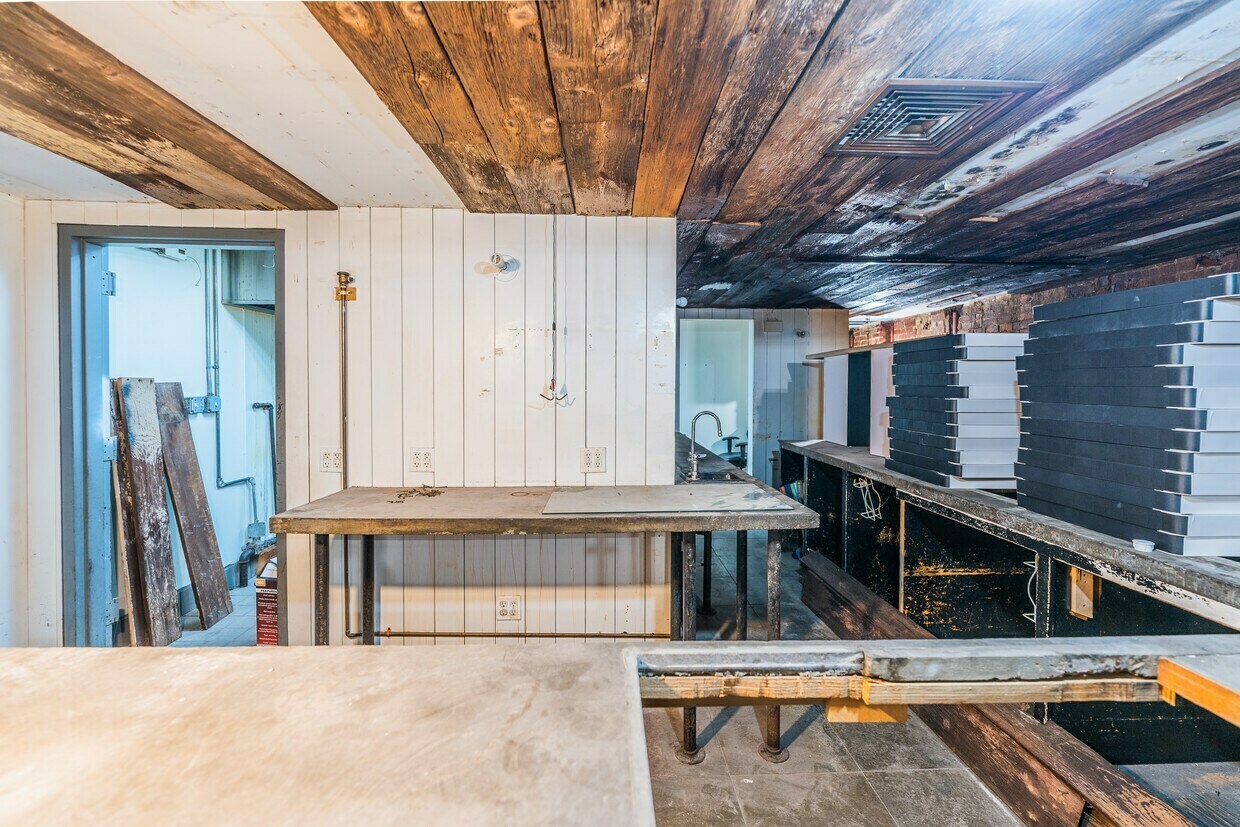 43 W 39th St, New York, NY 10018 4