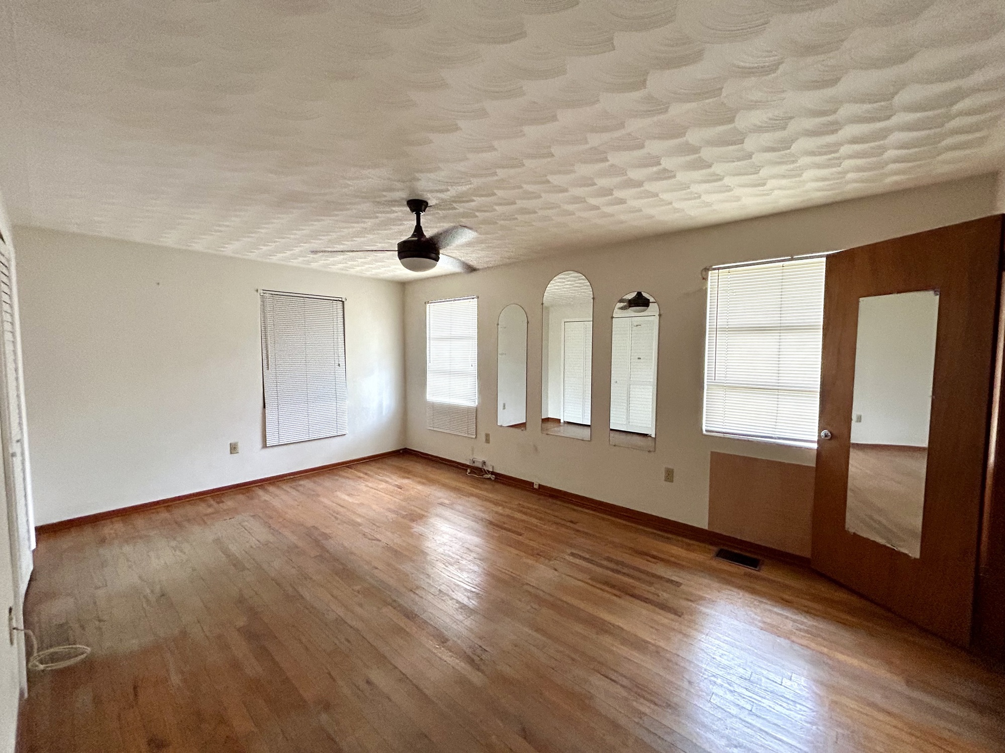 2714 Manatee Ave W - photo 2 of 11