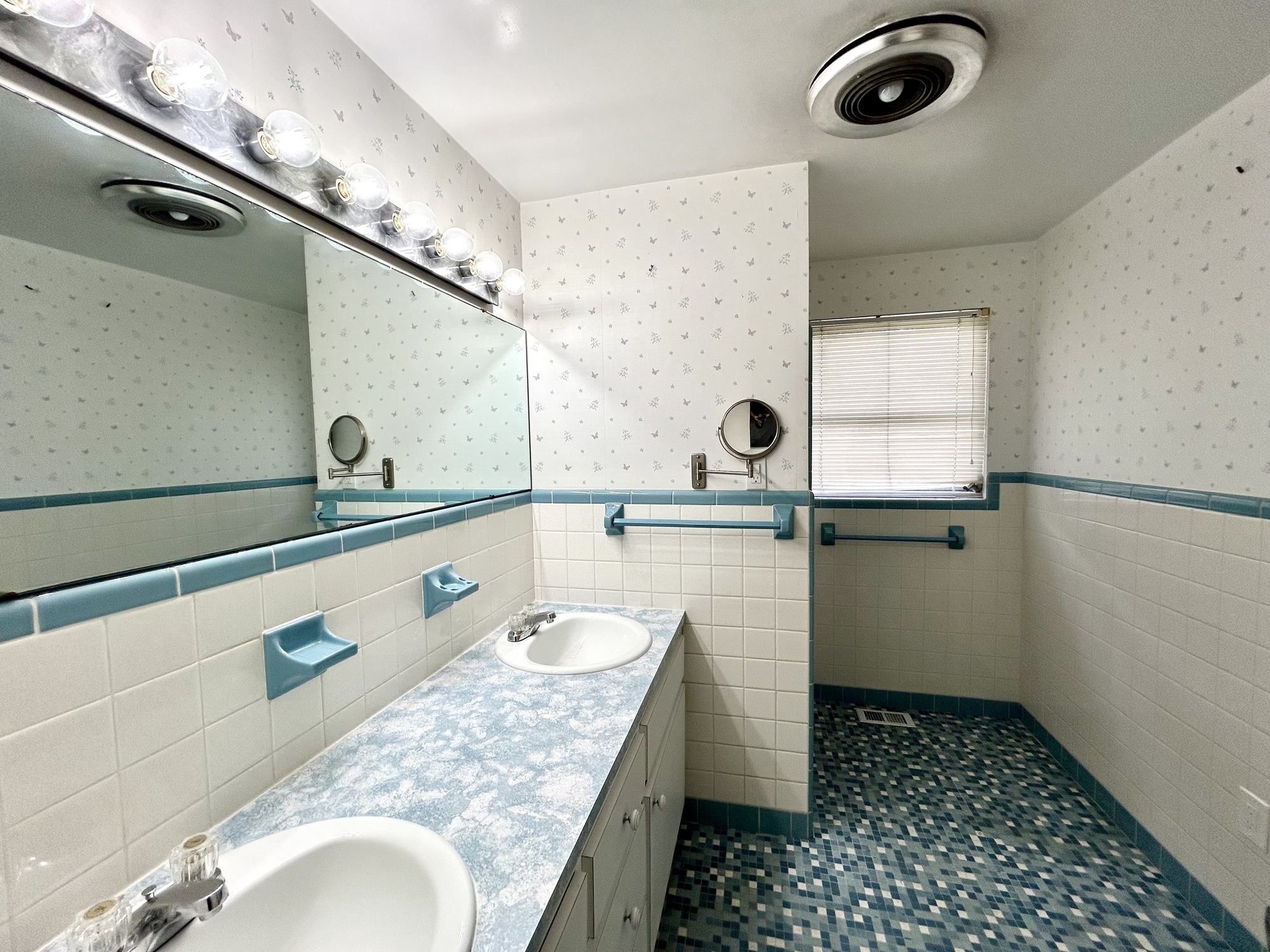 2714 Manatee Ave W - photo 8 of 11