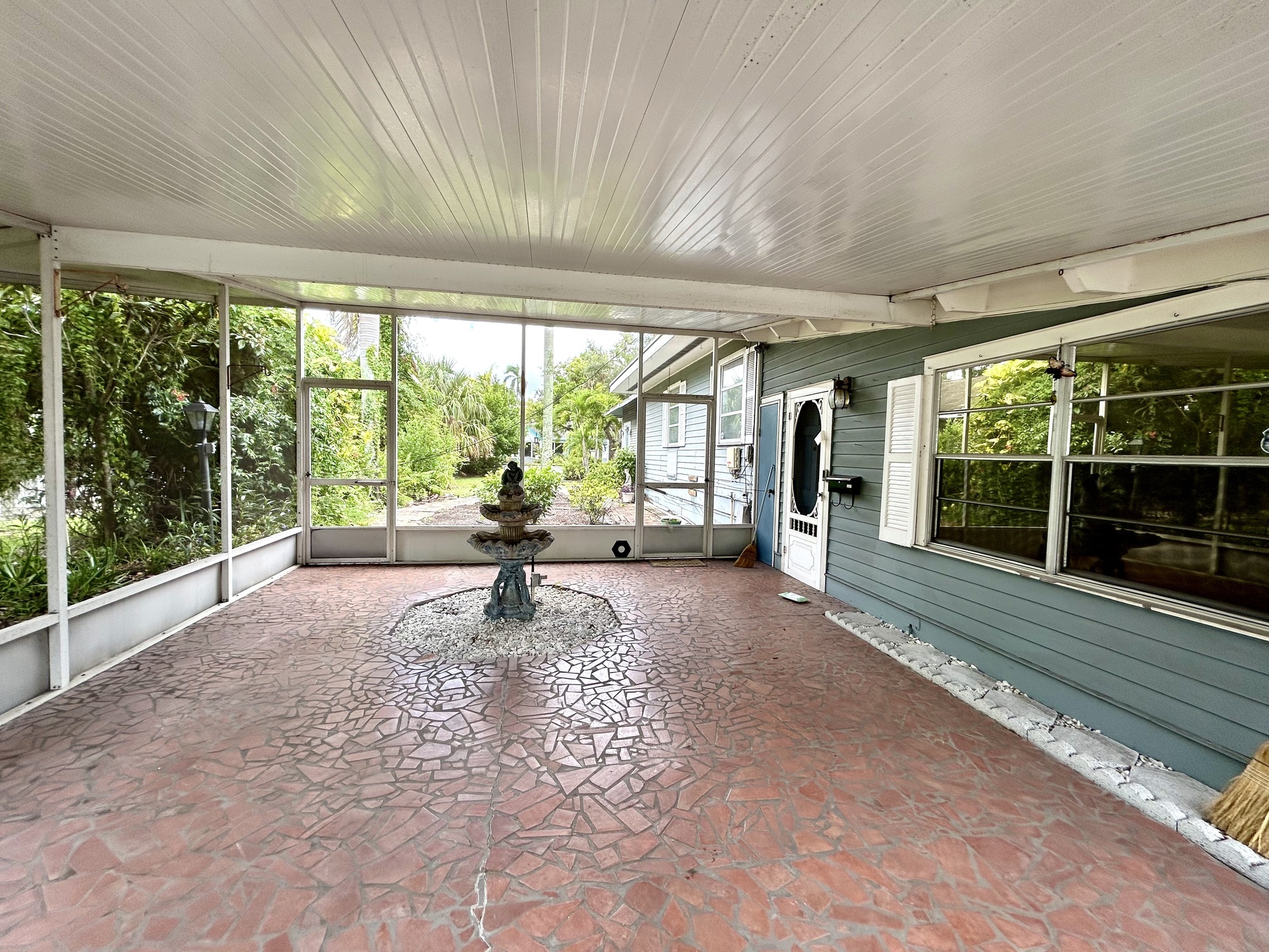 2714 Manatee Ave W - photo 10 of 11