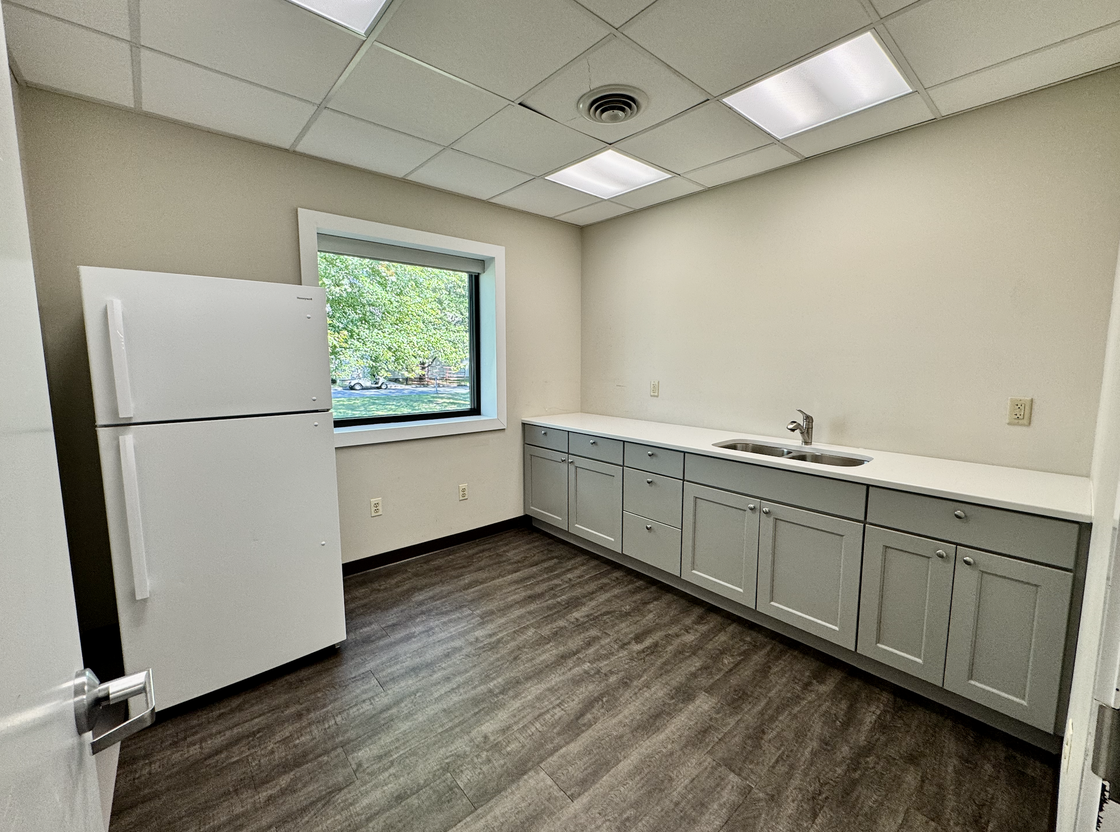 280 Moody Street, photo 6