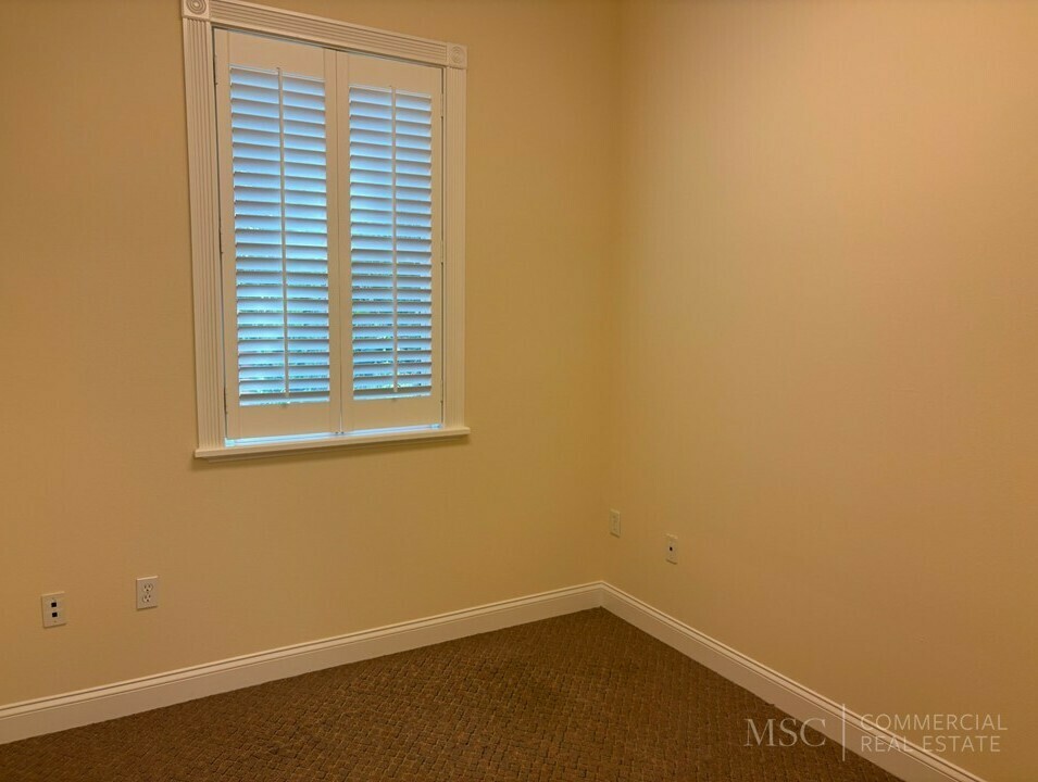 3192 Fruitville Rd - photo 3 of 31