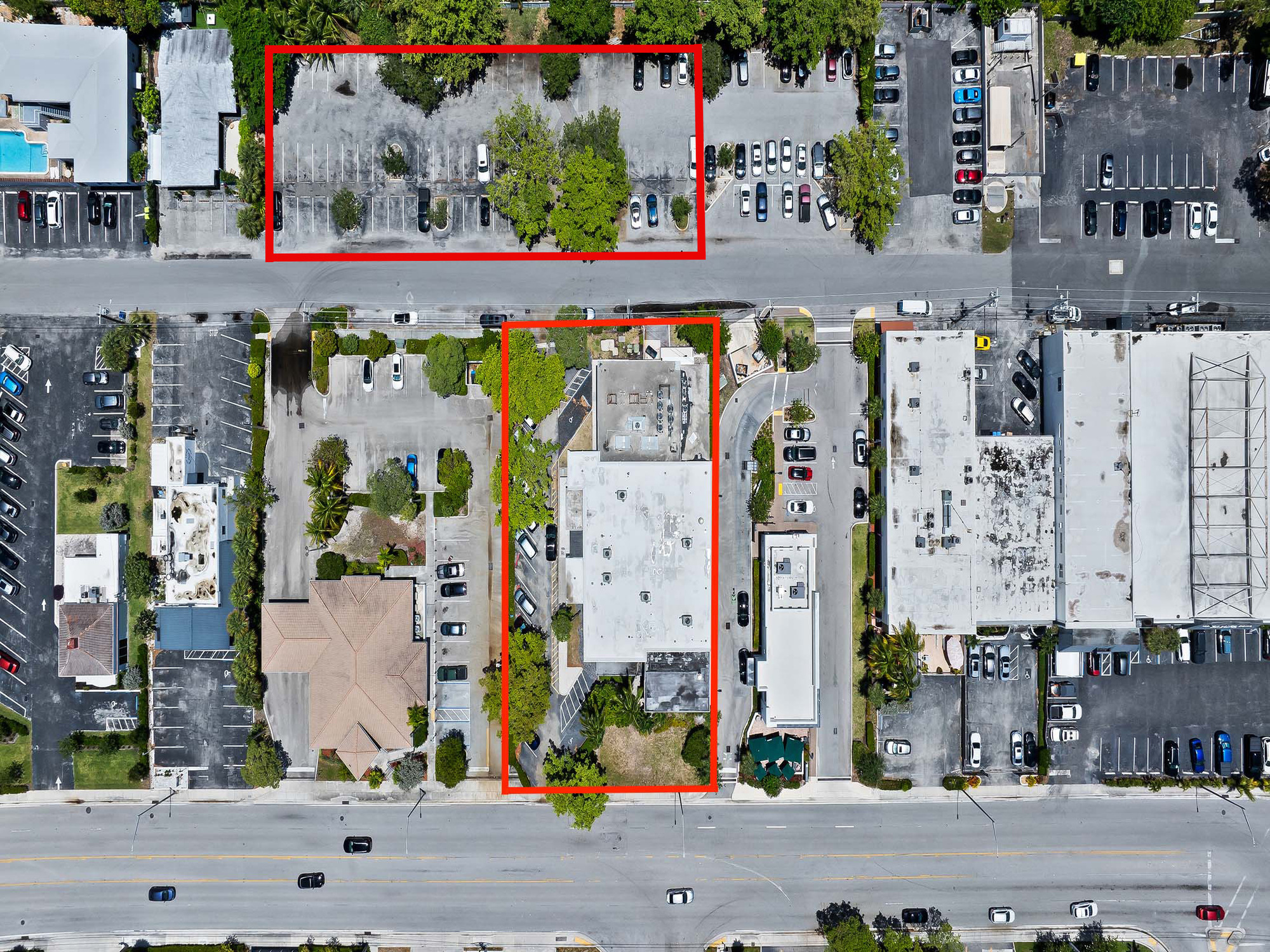 Freestanding Building with Three Adjacent Parking Lots — photo 2